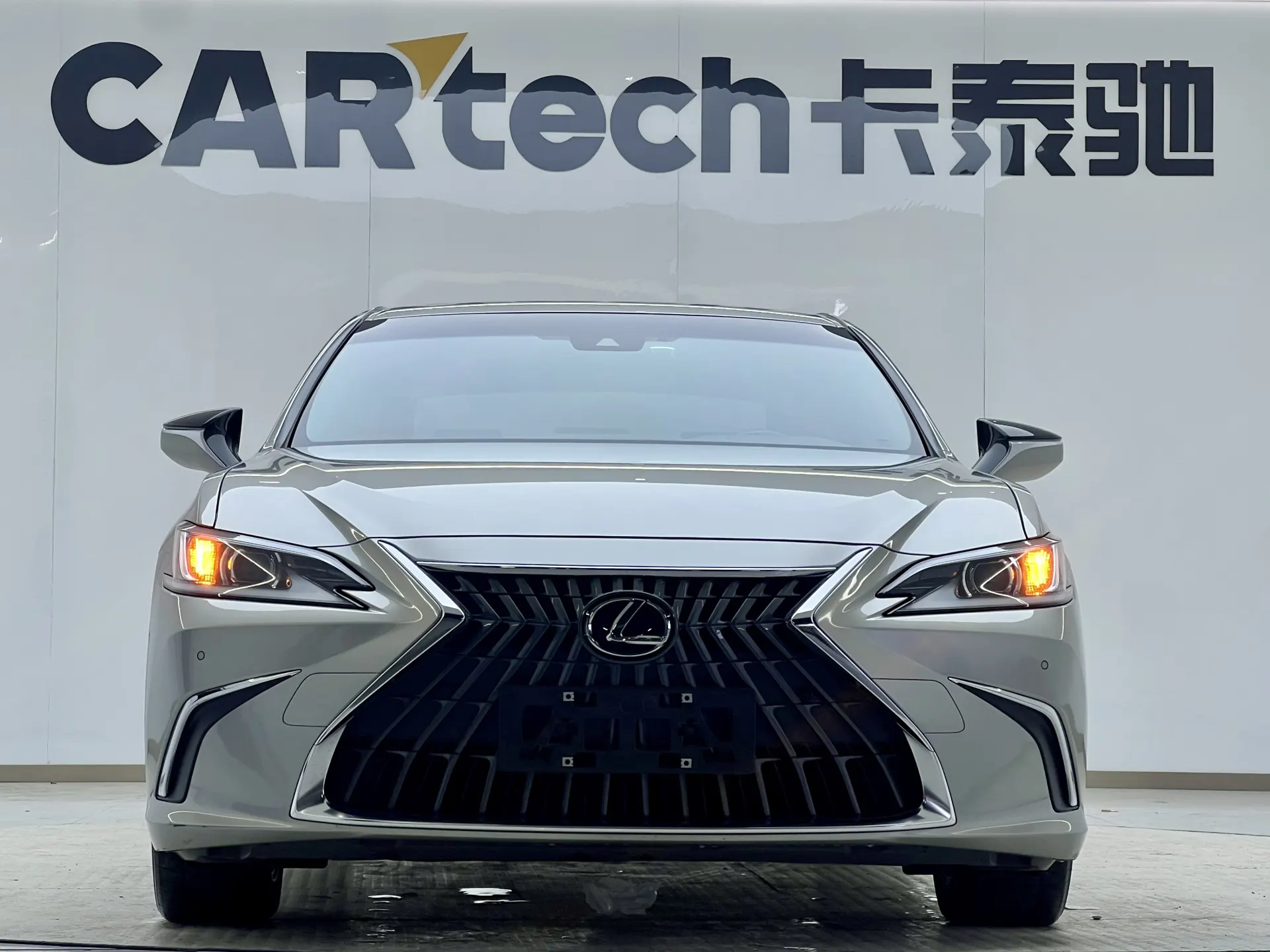 Lexus ES 200, 2022 11