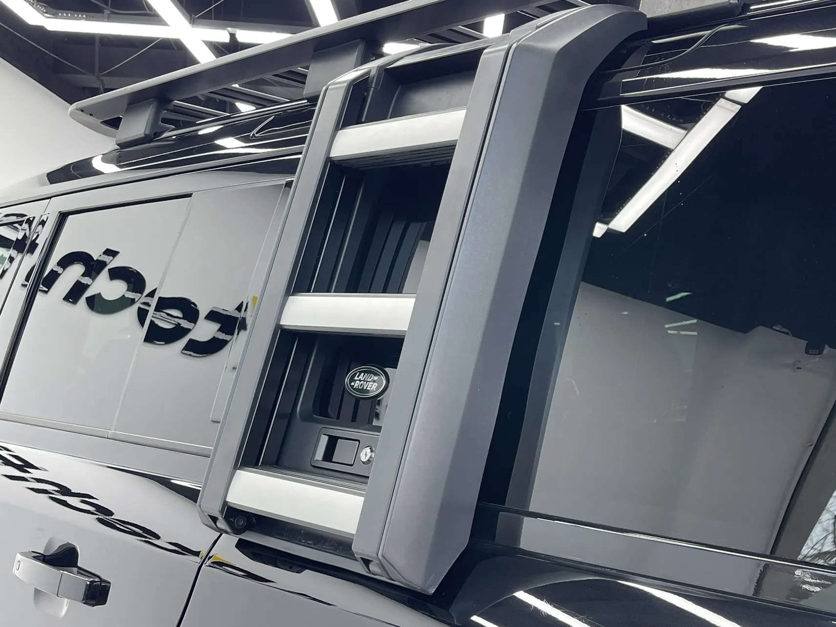 Land Rover Defender, 2024 9
