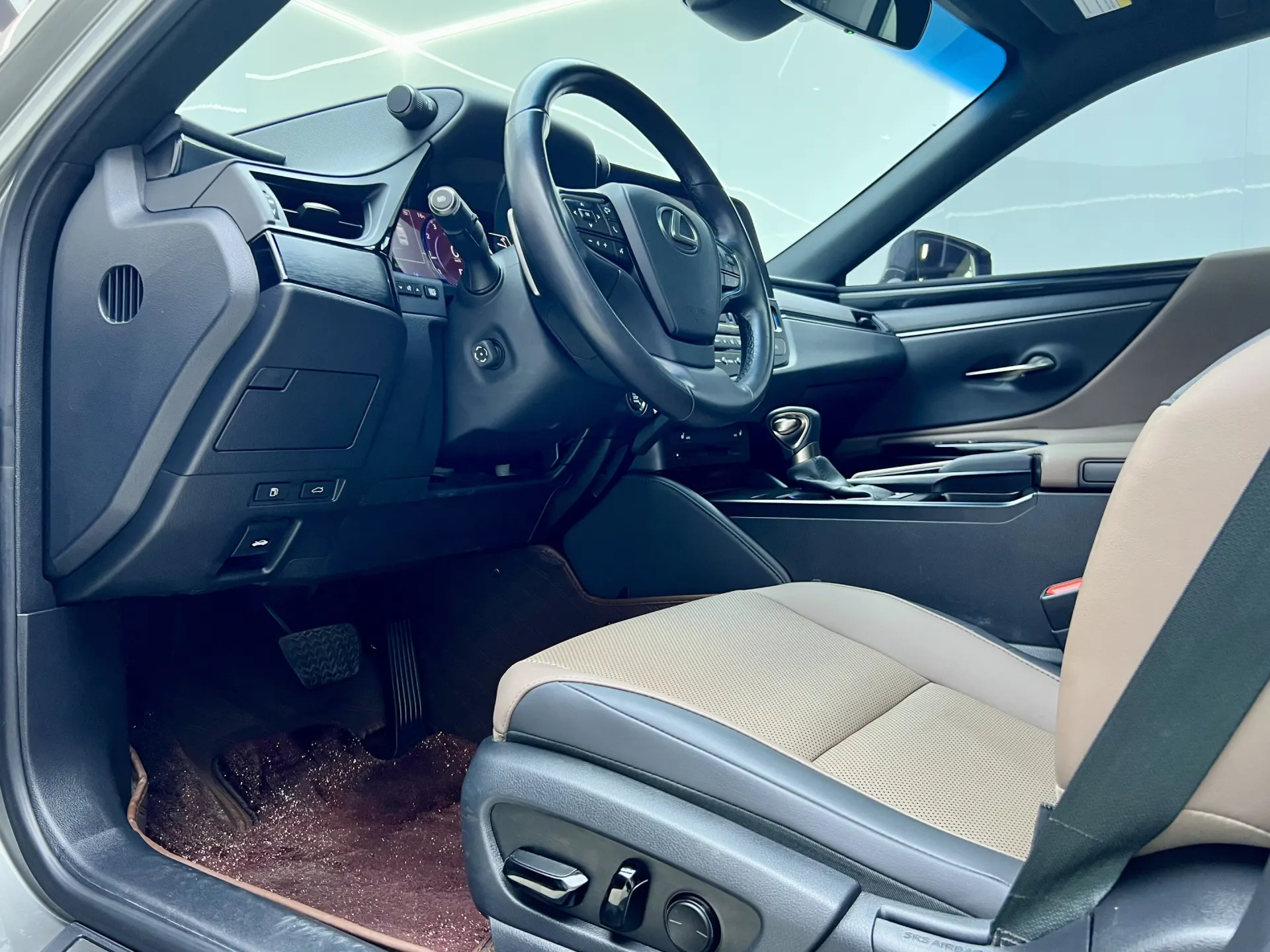 Lexus ES 200, 2022 17