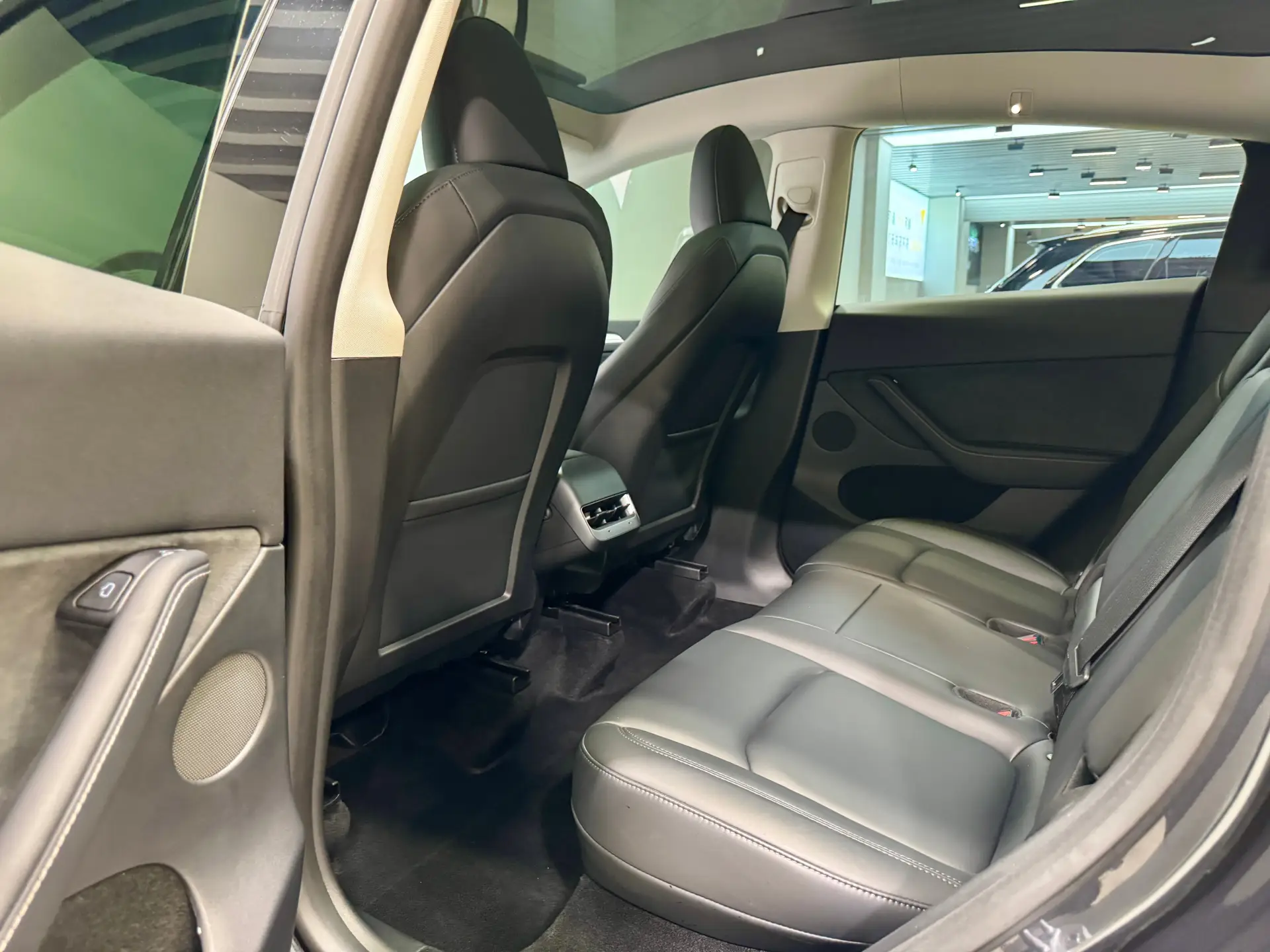 Tesla Model Y, 2025 17