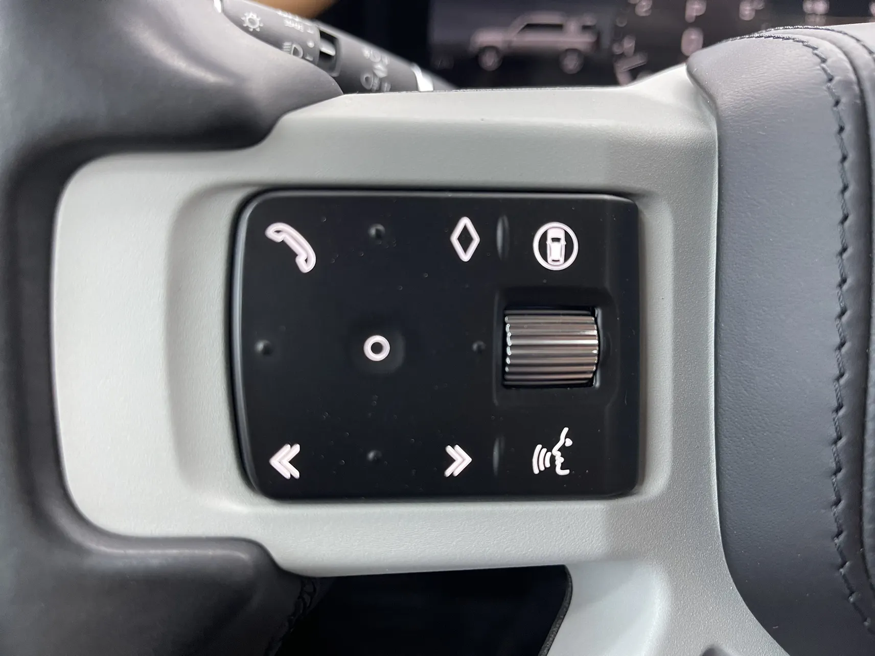 Land Rover Defender, 2024 27