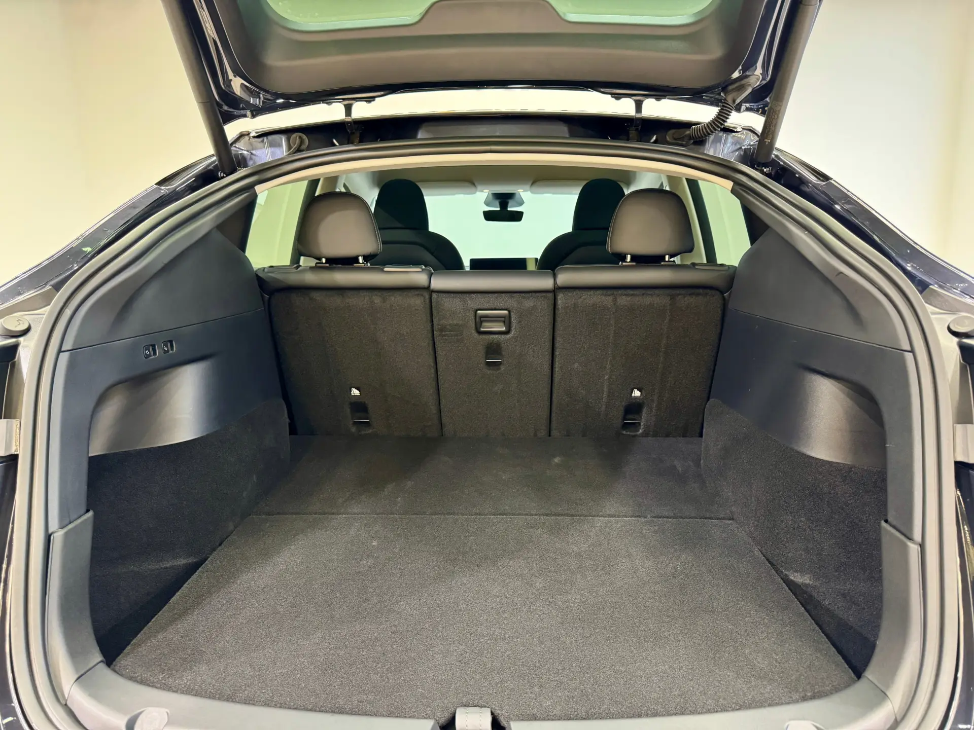 Tesla Model Y, 2025 21
