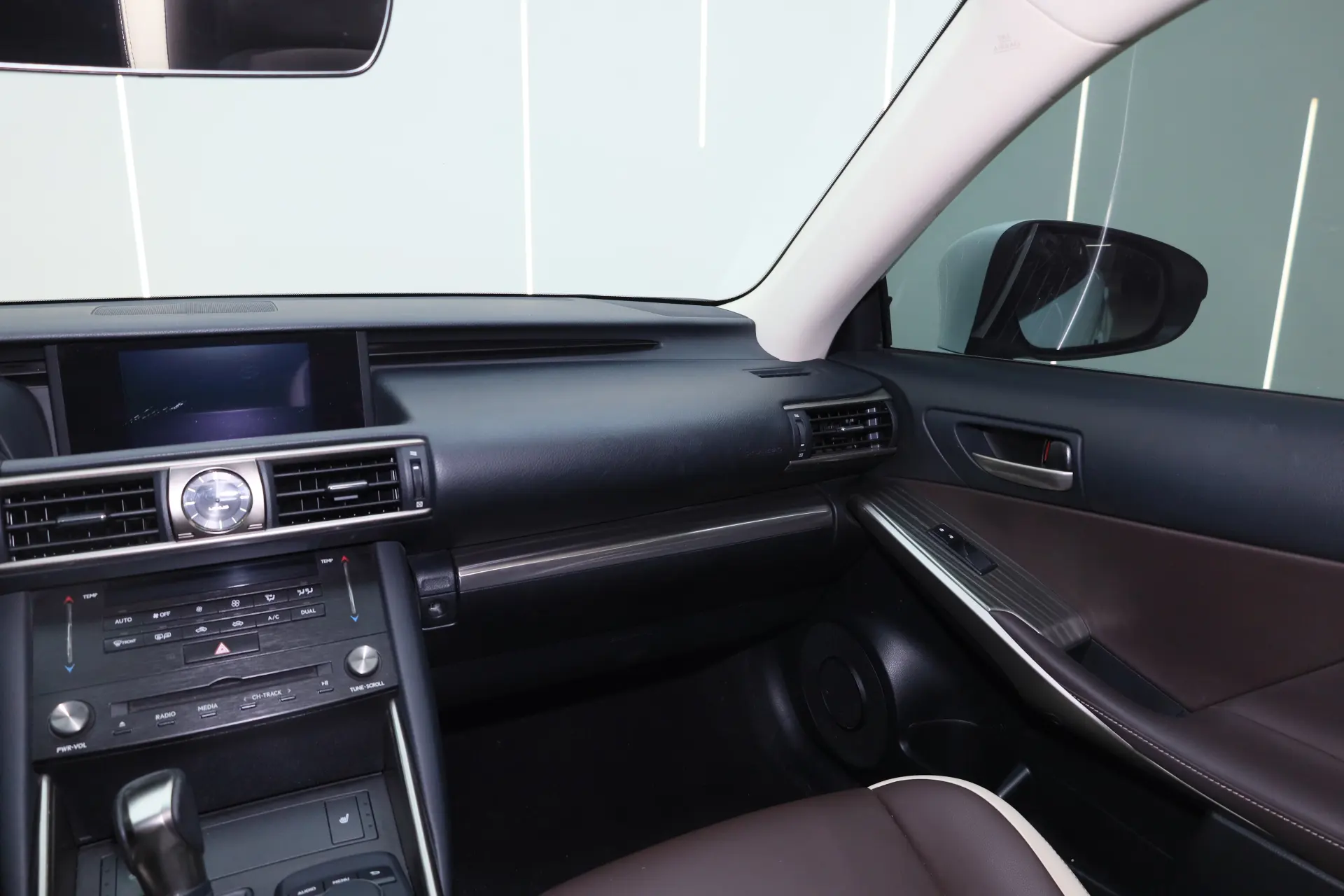 Lexus IS 300, 2017 28