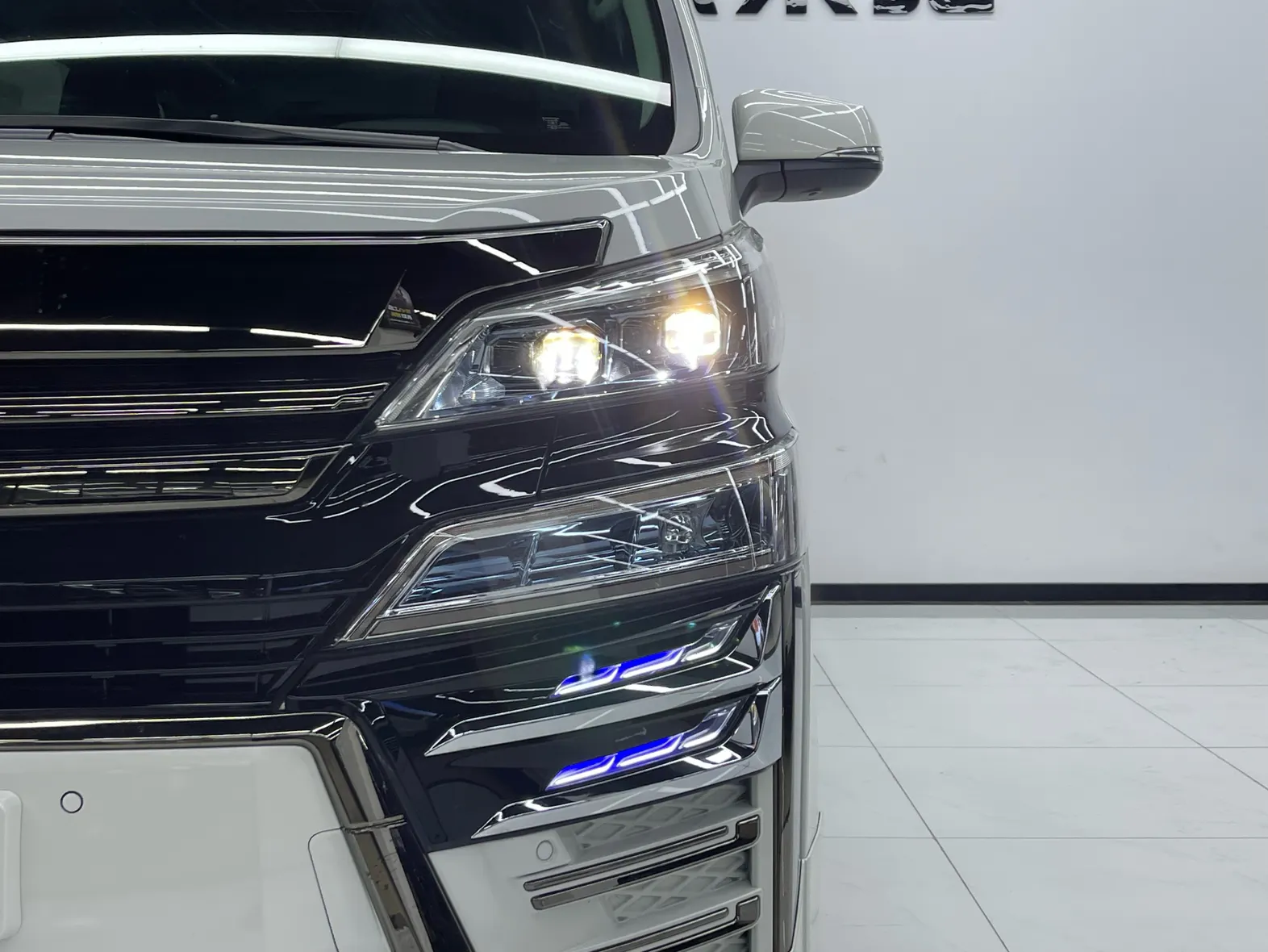Toyota Vellfire, 2022 9