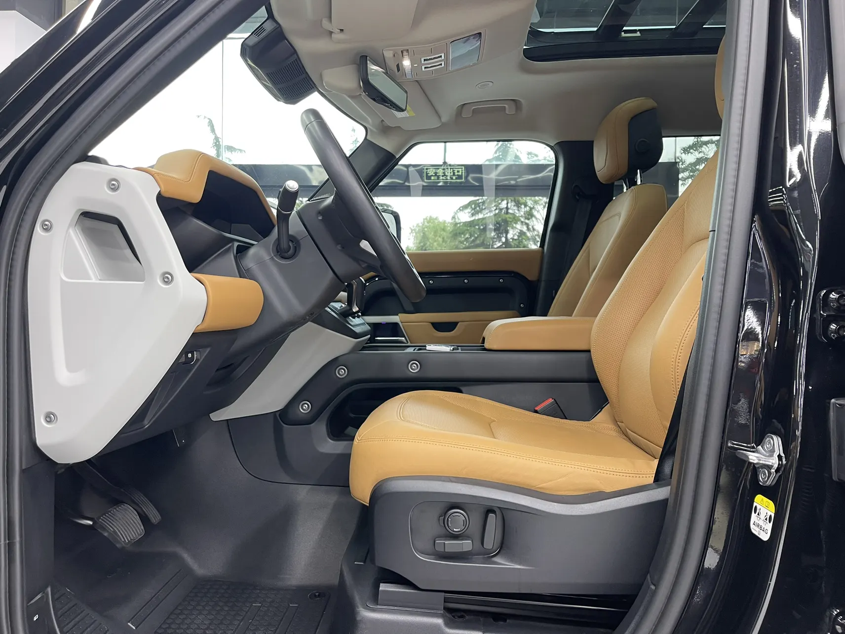 Land Rover Defender, 2024 15