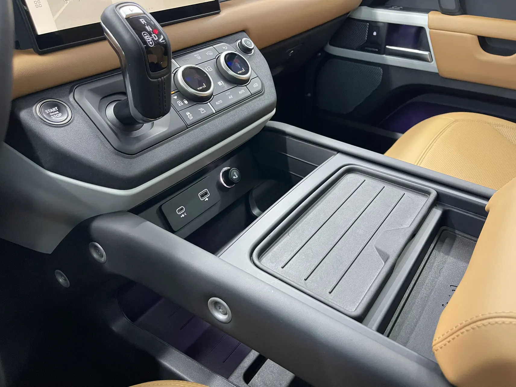 Land Rover Defender, 2024 29