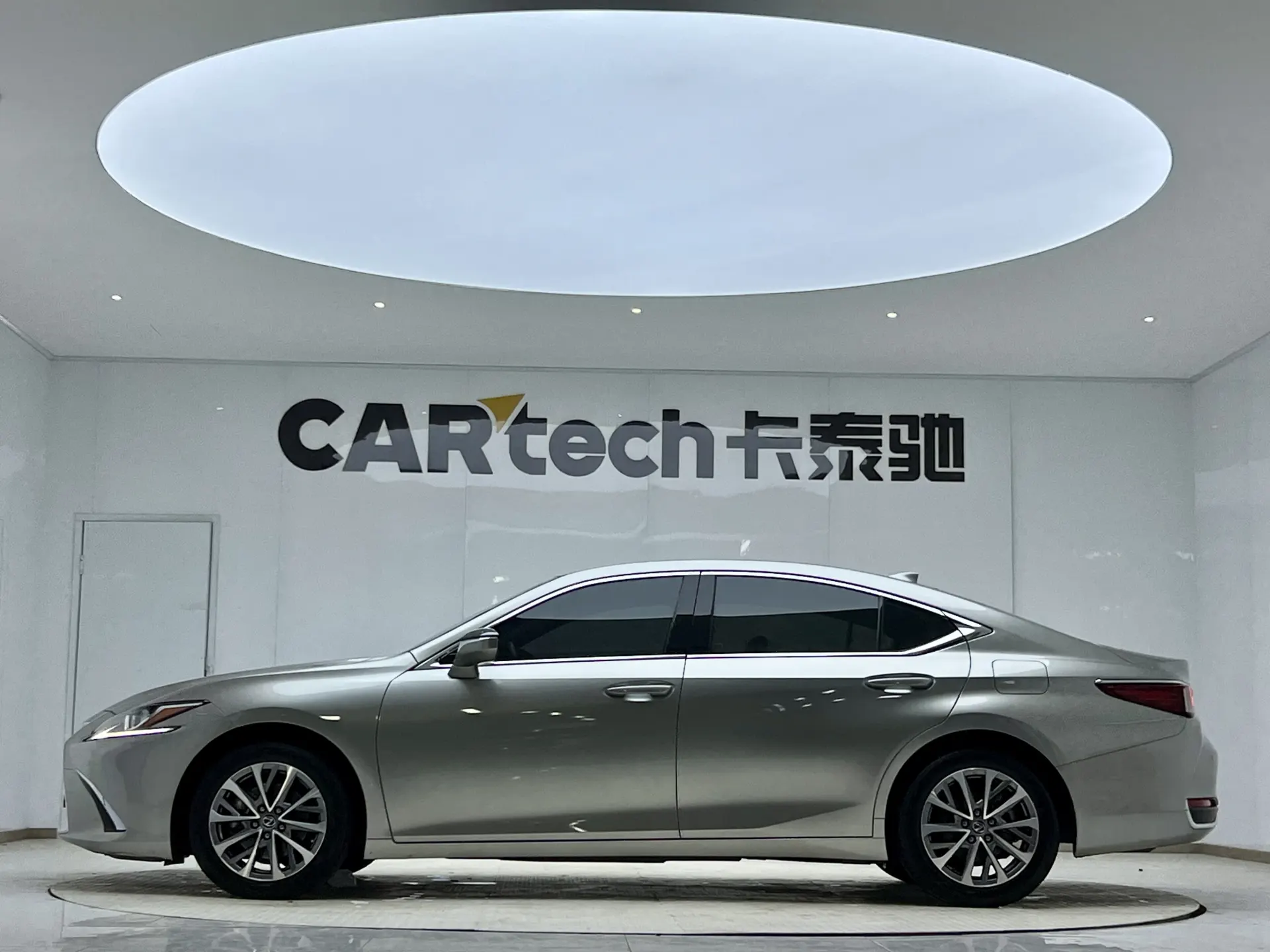 Lexus ES 200, 2022 7
