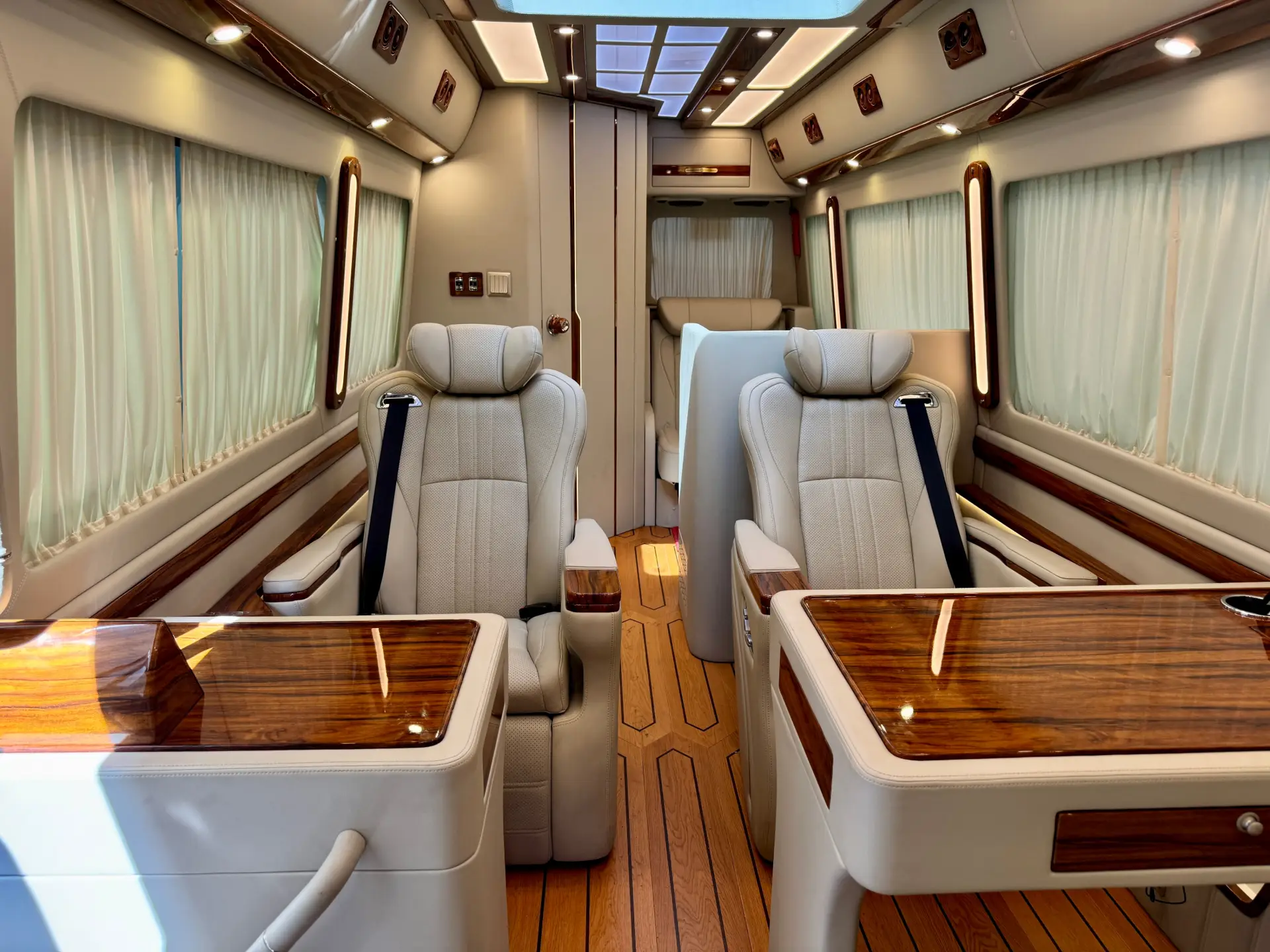 Toyota Coaster, 2024 18