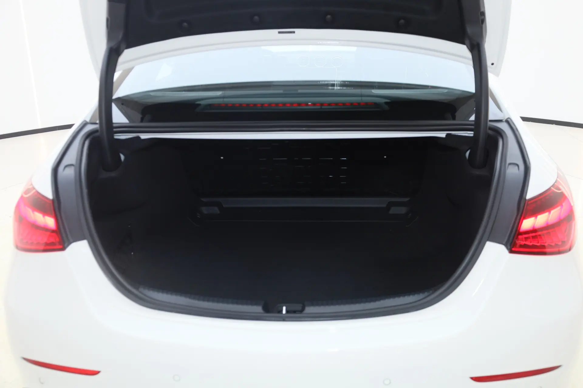 Mercedes-Benz C 260 L, 2024 13