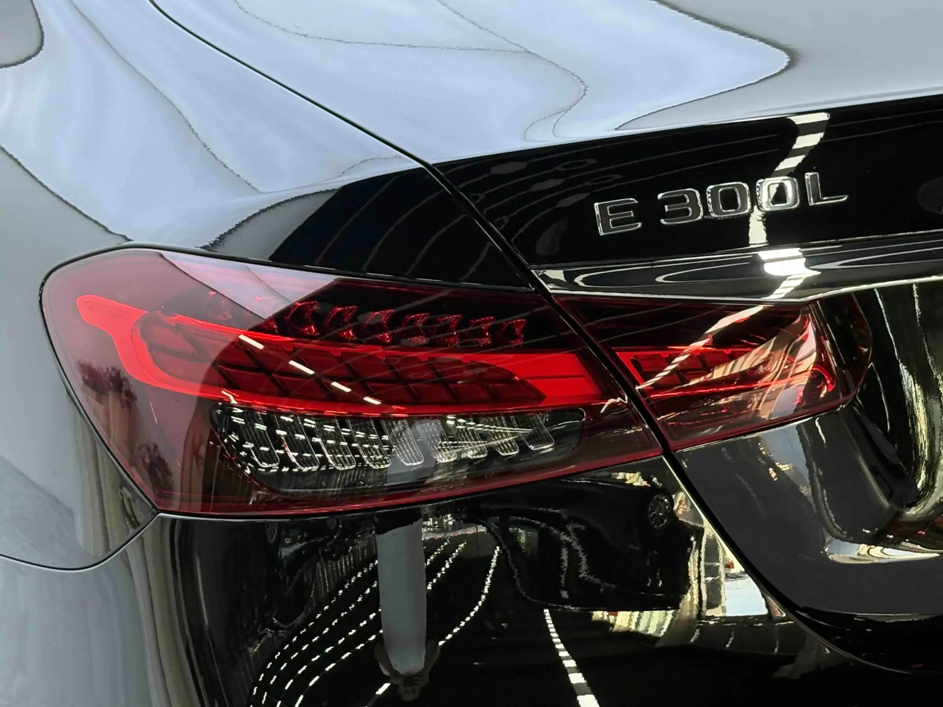 Mercedes-Benz E 300 L, 2023 25