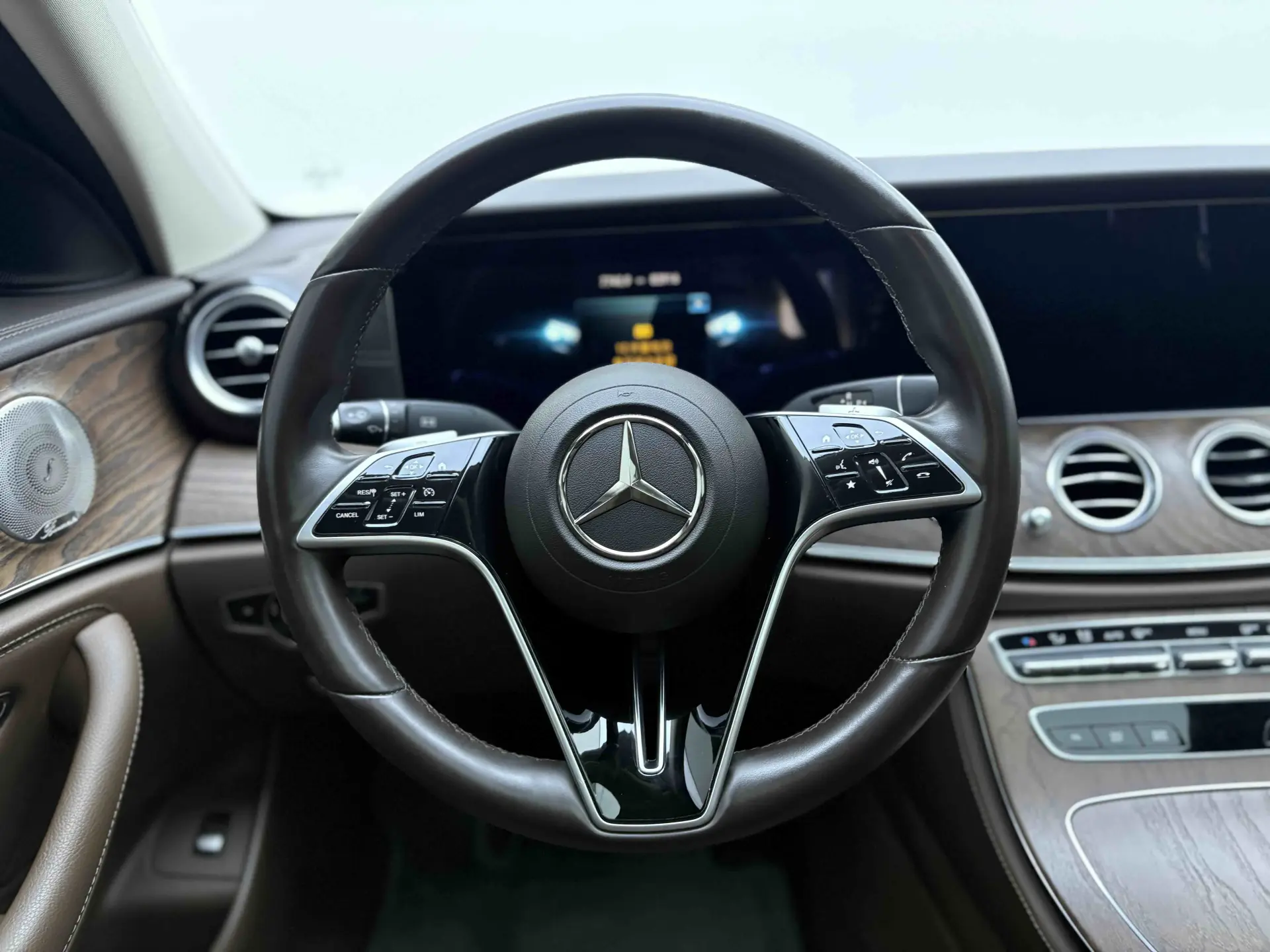 Mercedes-Benz E 300 L, 2023 10