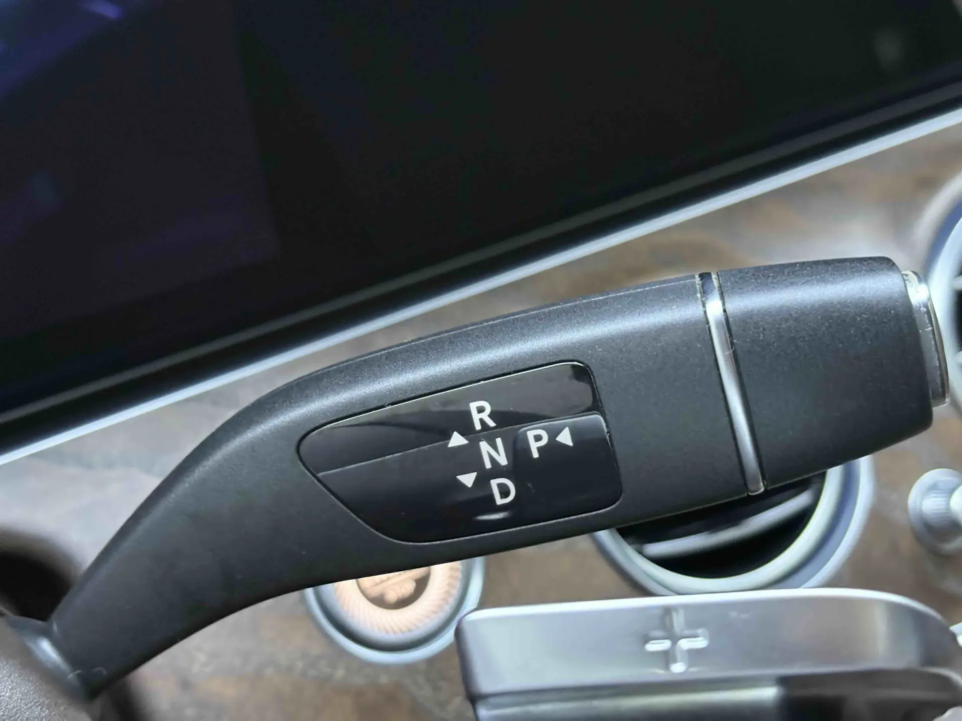Mercedes-Benz E 300 L, 2023 13