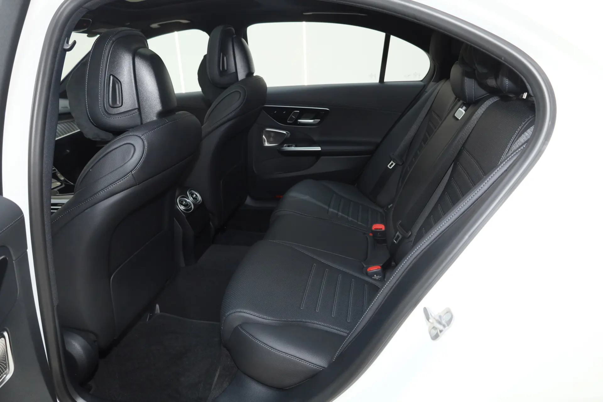 Mercedes-Benz C 260 L, 2024 26