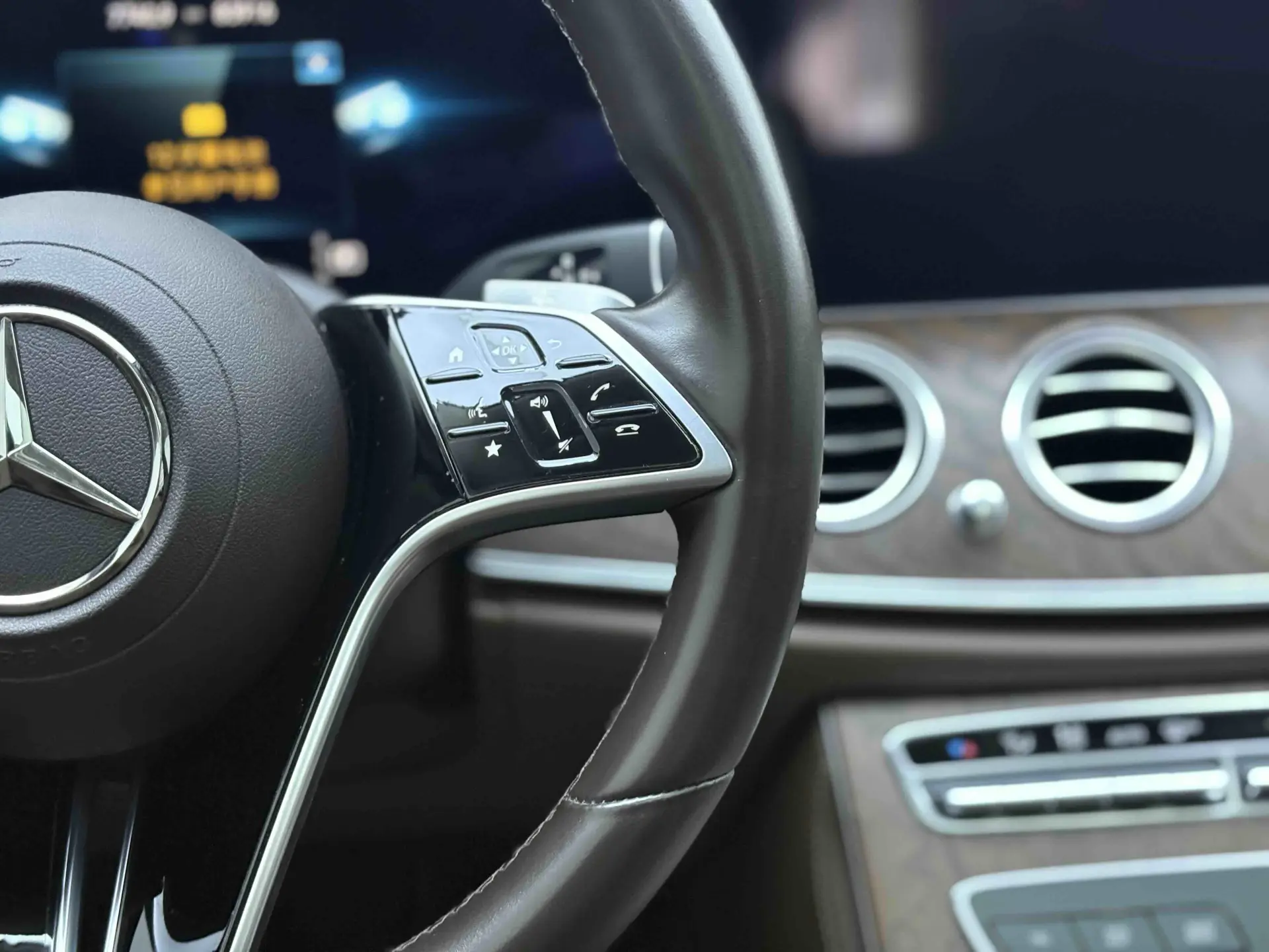Mercedes-Benz E 300 L, 2023 12
