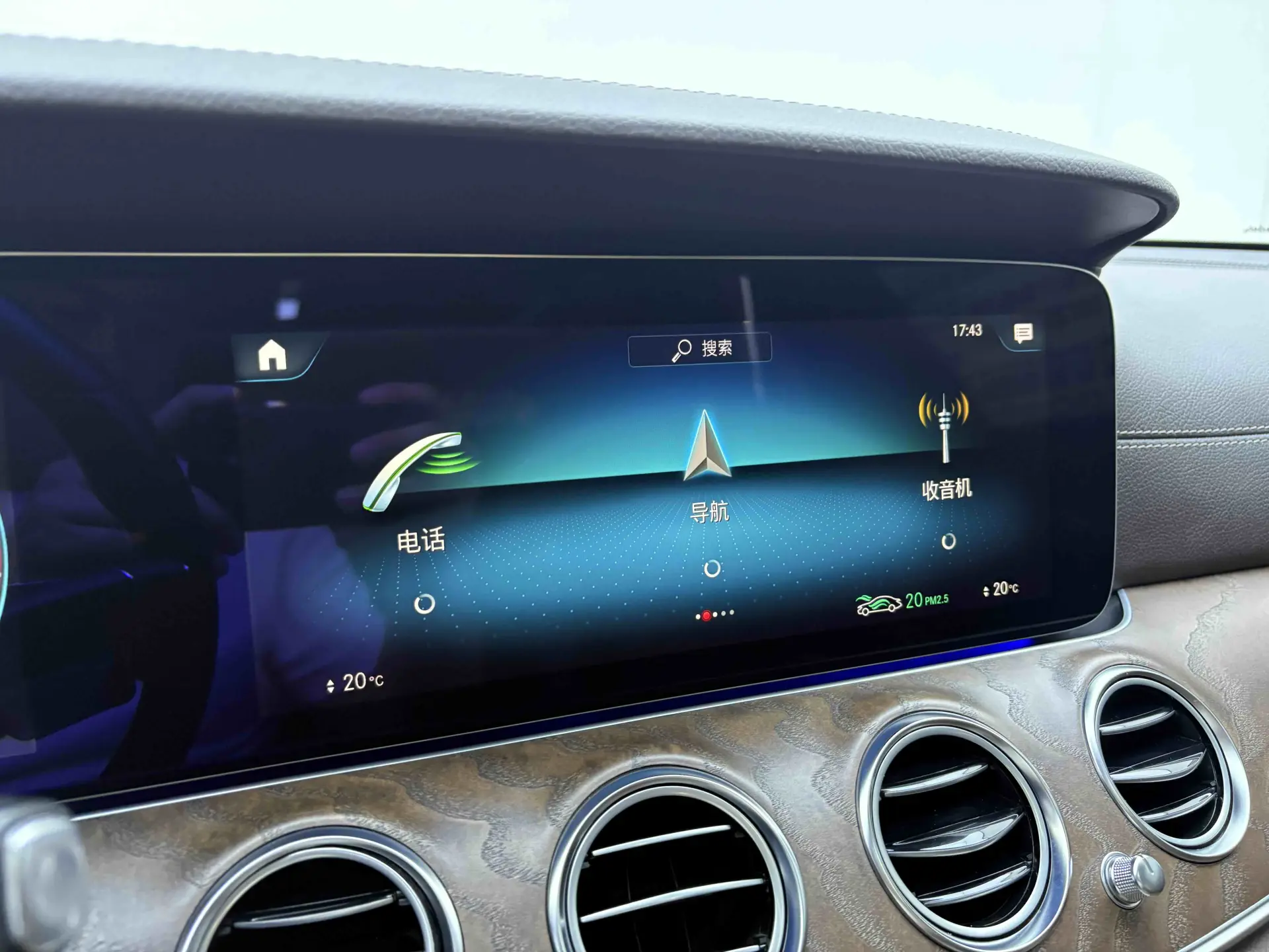 Mercedes-Benz E 300 L, 2023 17