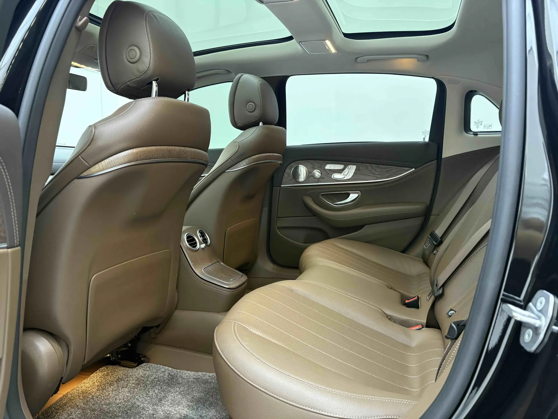 Mercedes-Benz E 300 L, 2023 8