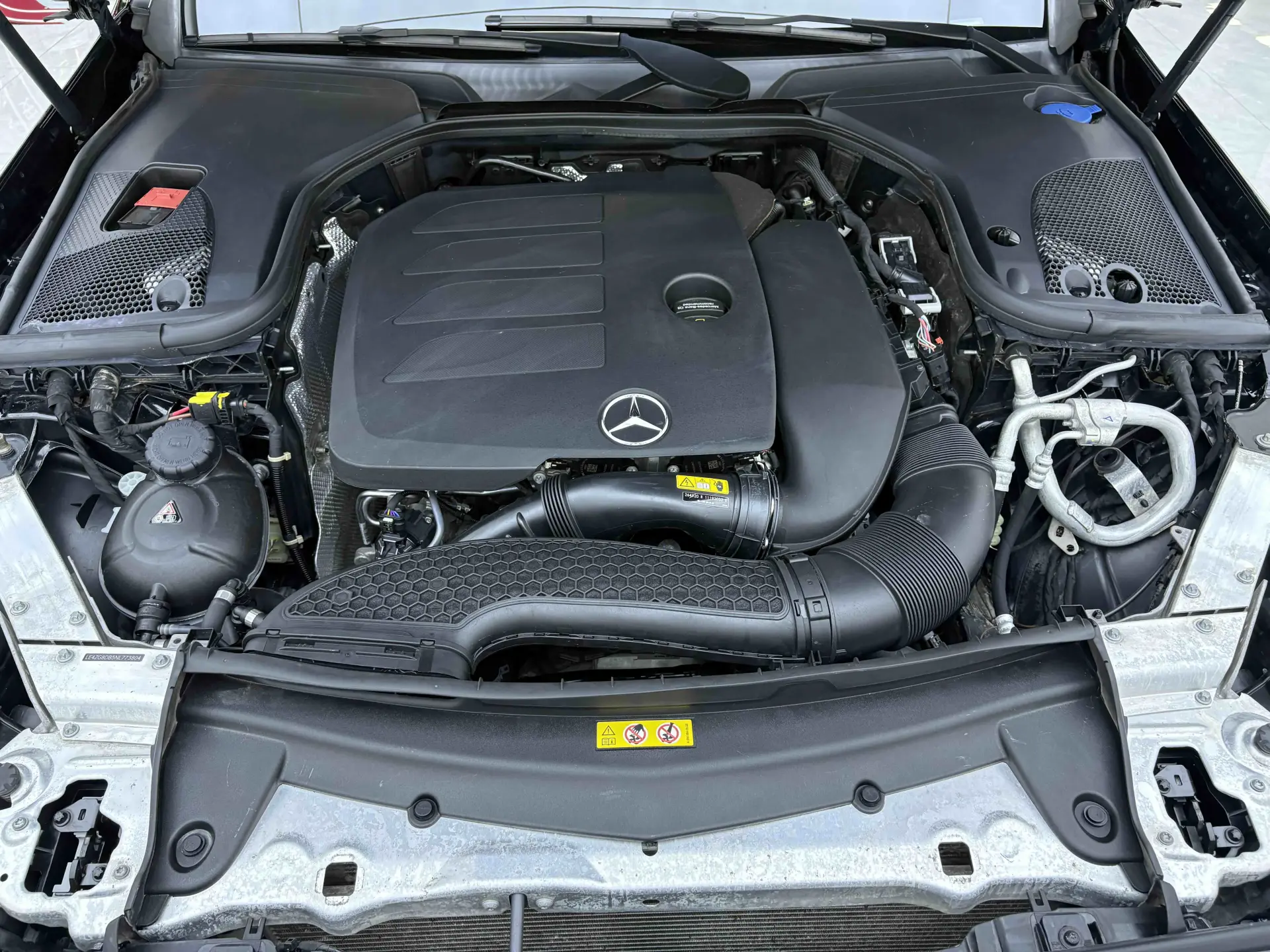 Mercedes-Benz E 300 L, 2023 21