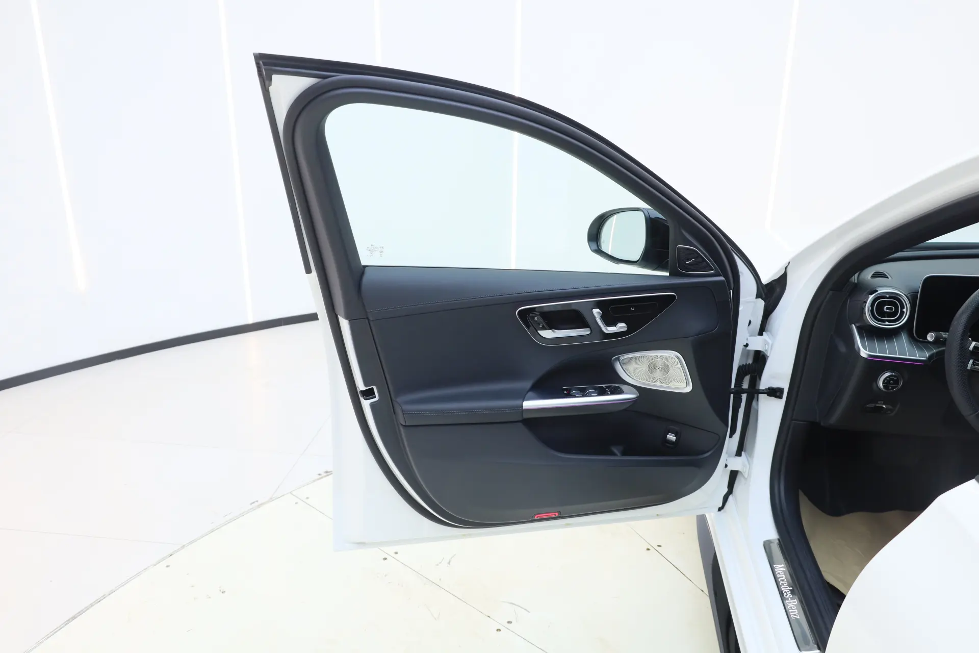 Mercedes-Benz C 260 L, 2024 16