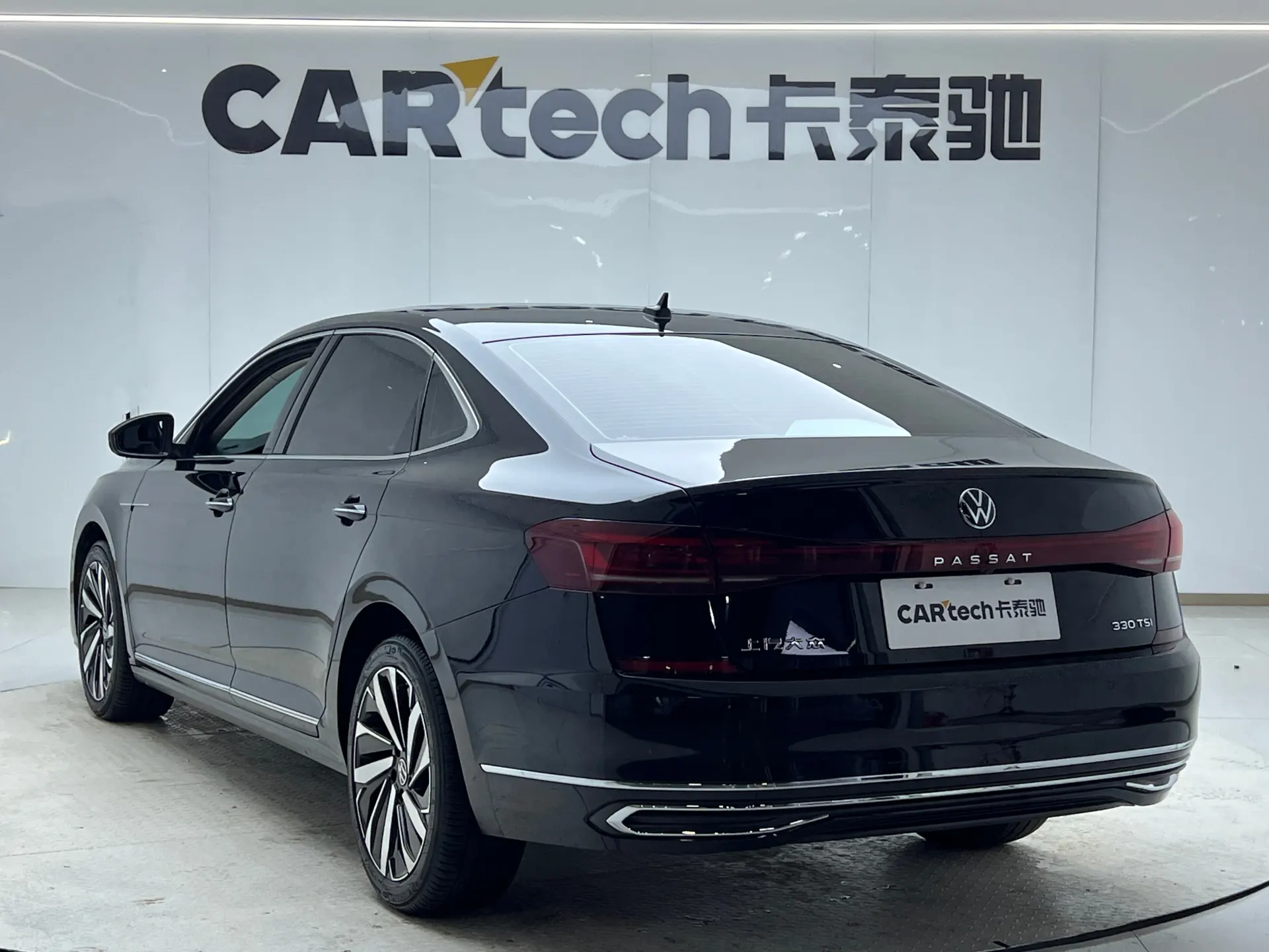 Volkswagen Passat, 2023 13