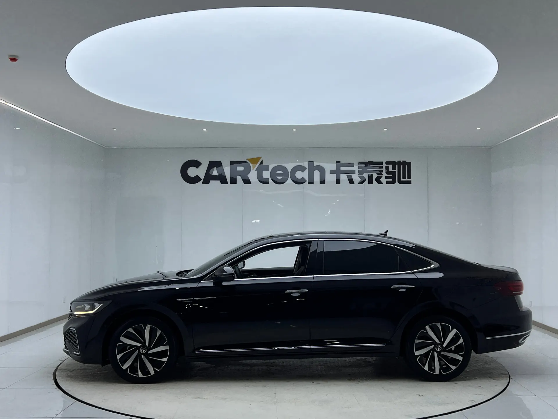 Volkswagen Passat, 2023 12