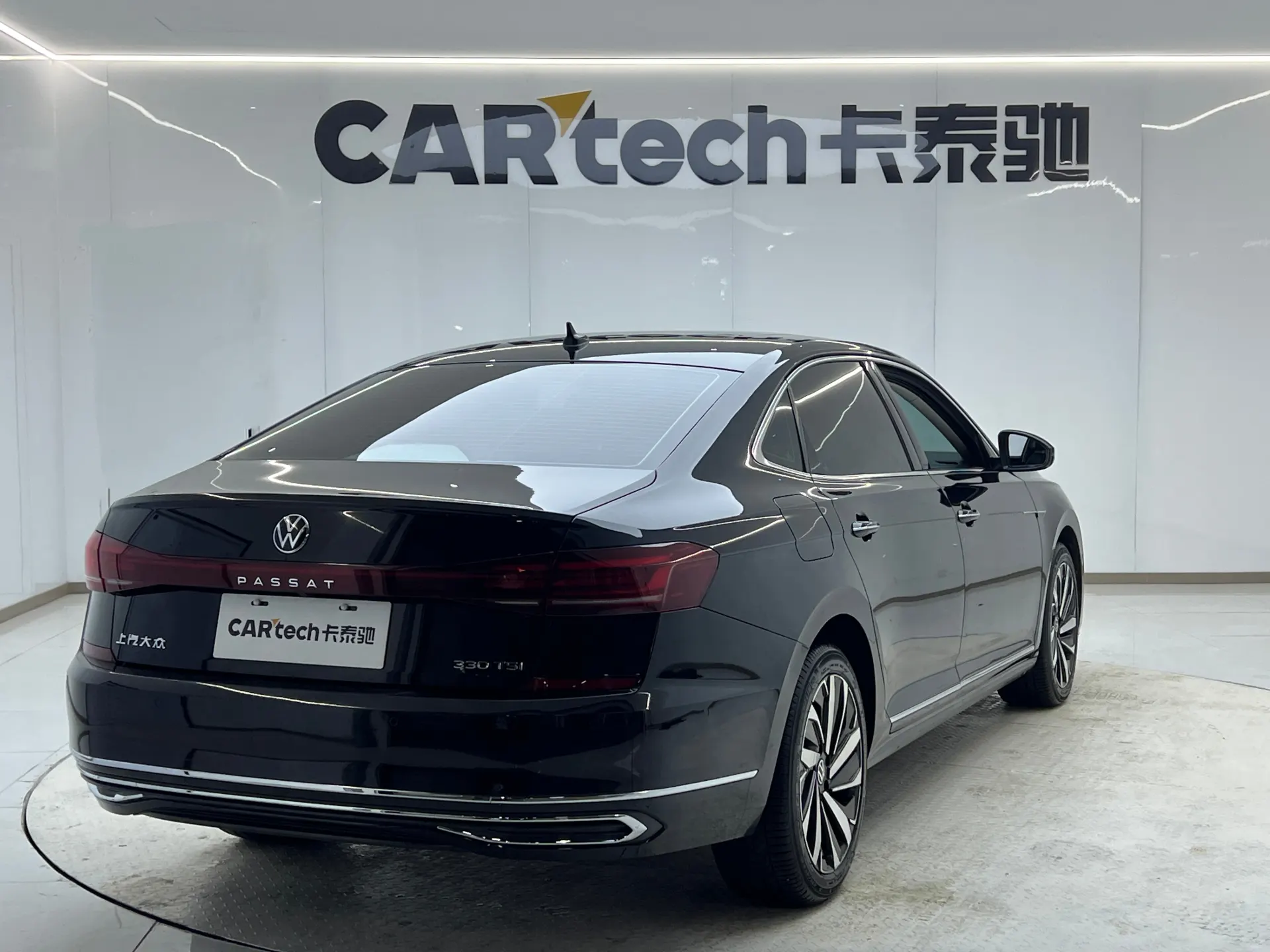 Volkswagen Passat, 2023 15