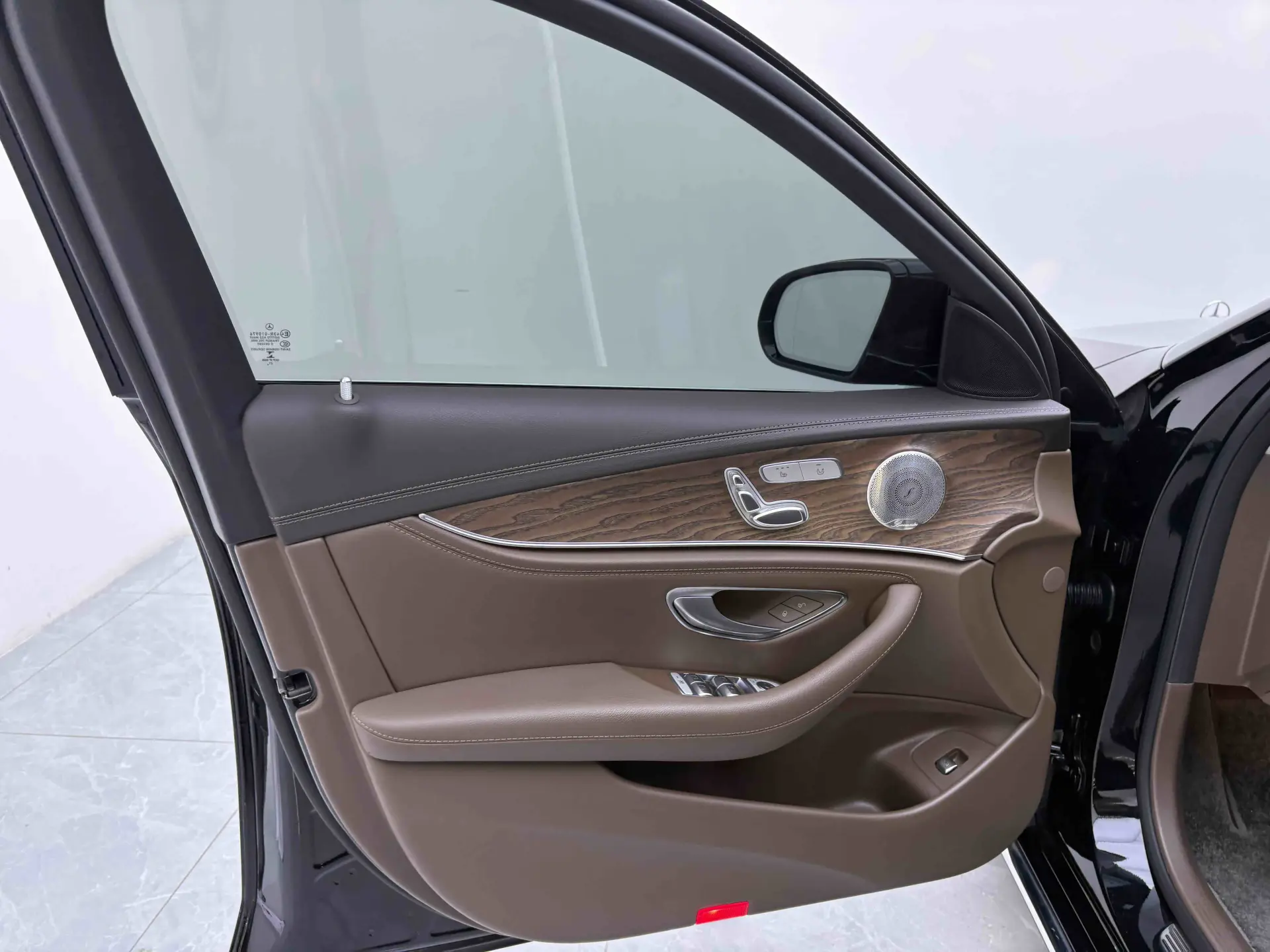 Mercedes-Benz E 300 L, 2023 15