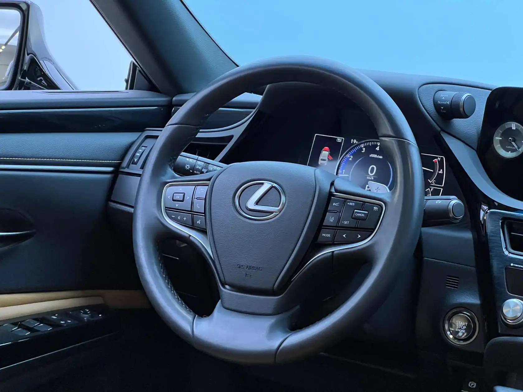 Lexus ES 200, 2024 22