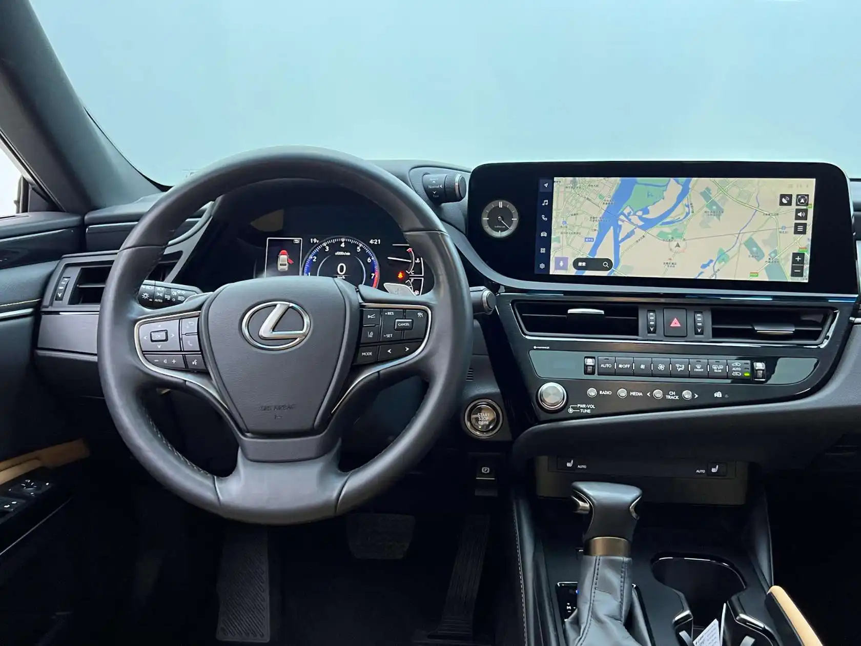 Lexus ES 200, 2024 21