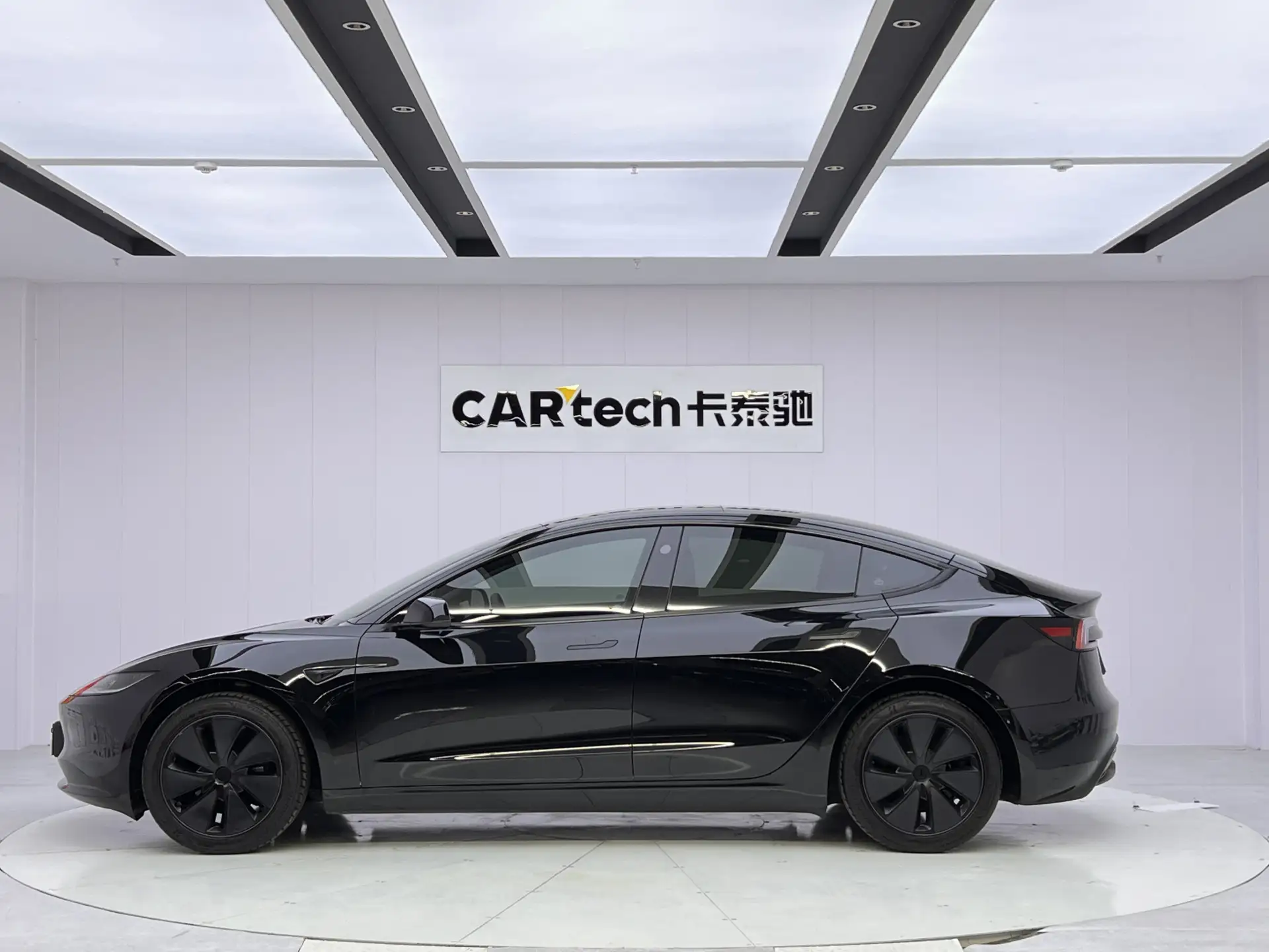 Tesla Model 3, 2026 8