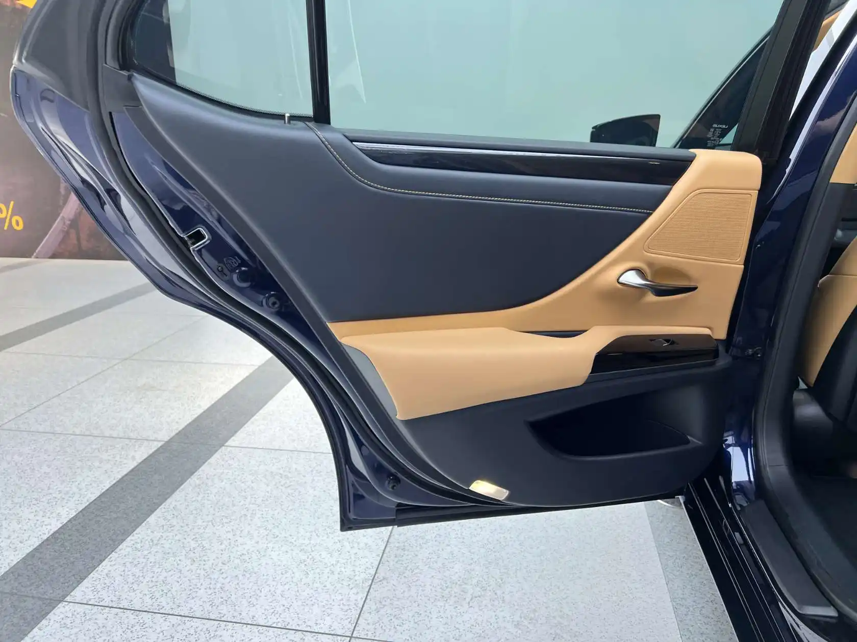 Lexus ES 200, 2024 13