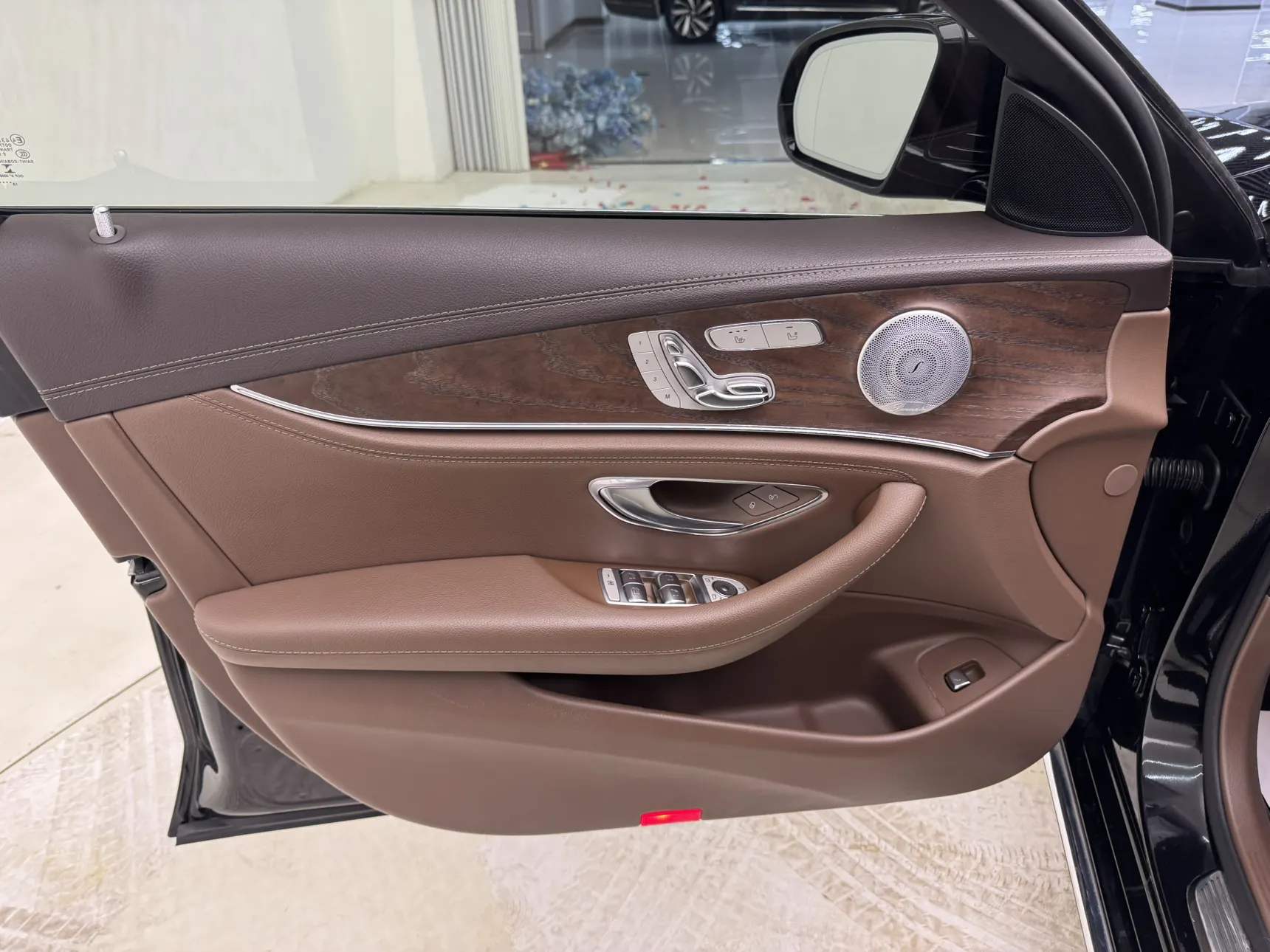 Mercedes-Benz E 300 L, 2019 21