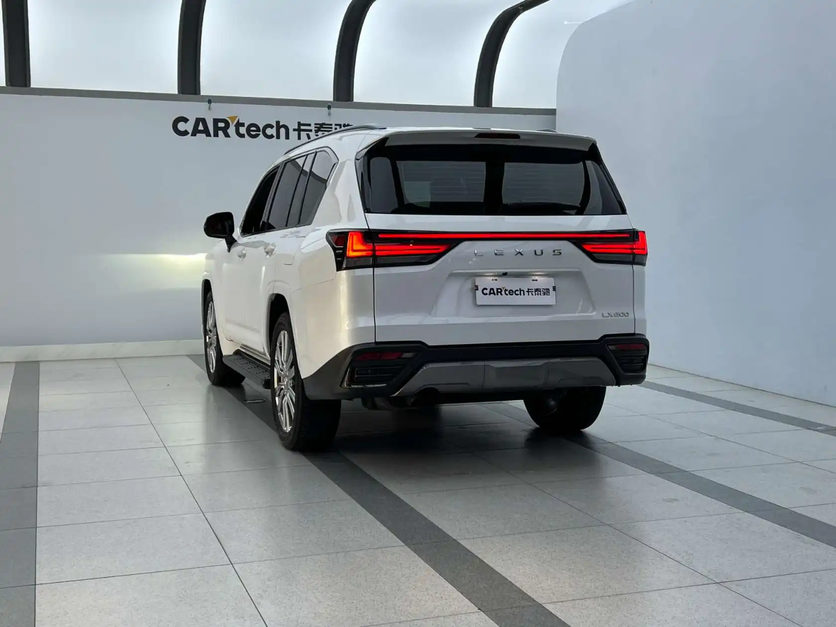 Lexus LX 600, 2024 4