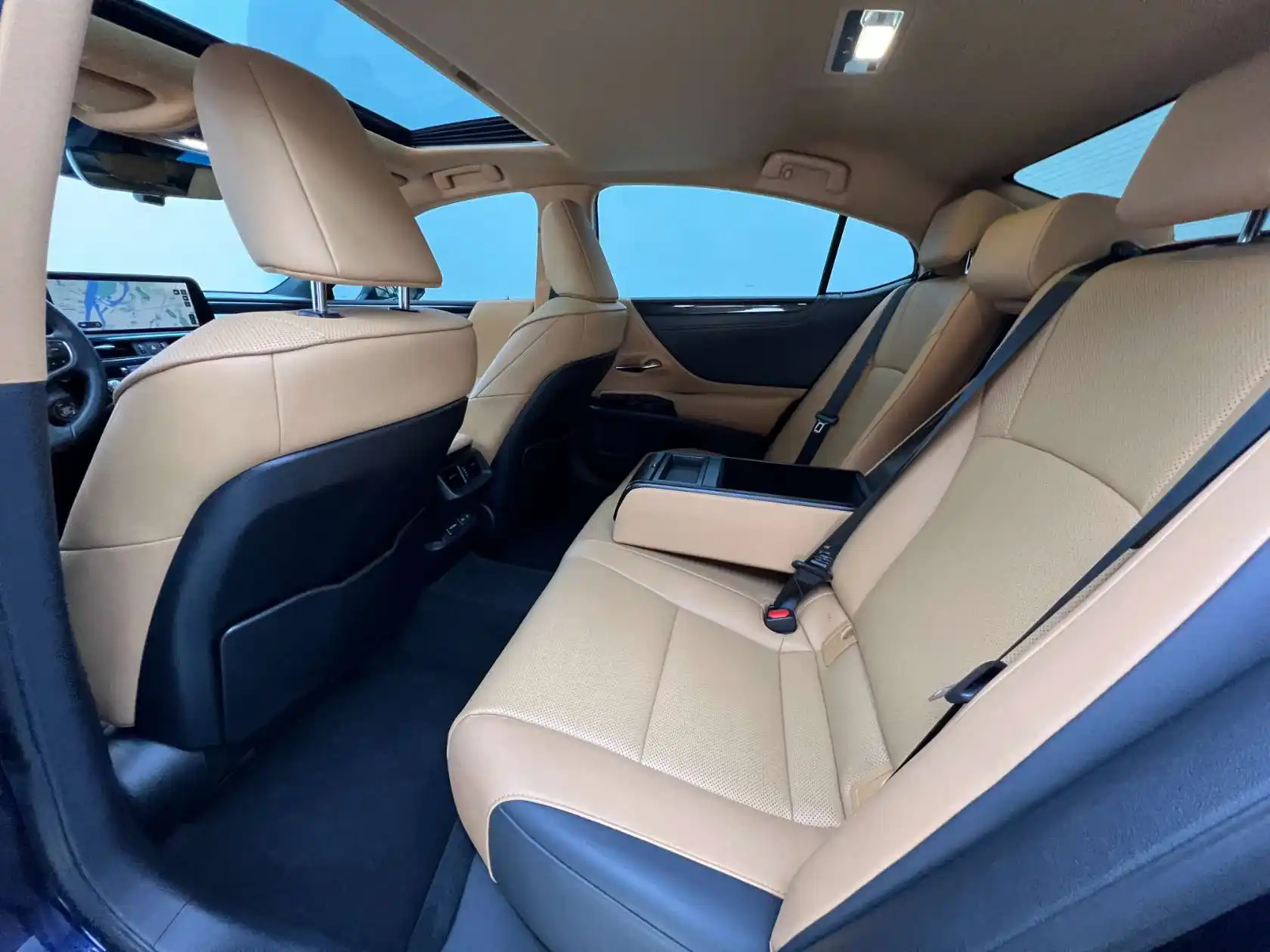 Lexus ES 200, 2024 11