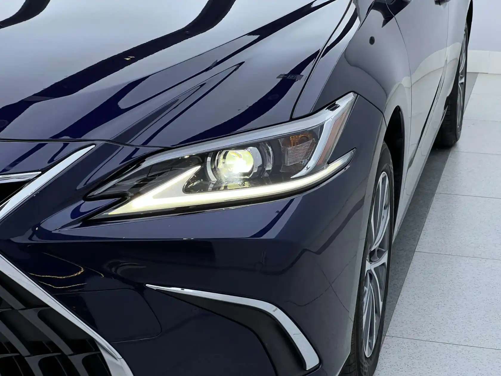 Lexus ES 200, 2024 все фото