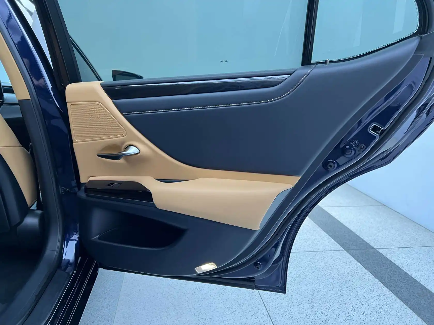 Lexus ES 200, 2024 15