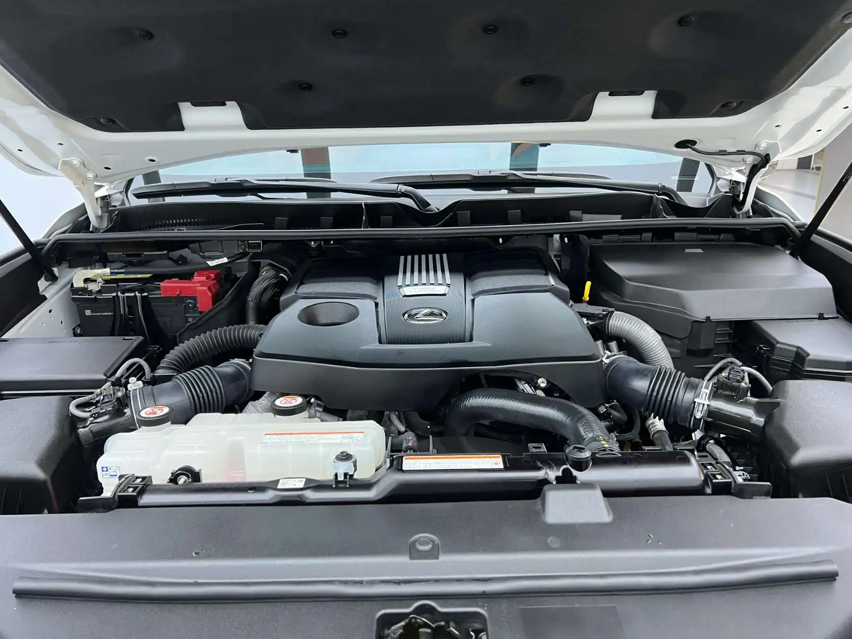 Lexus LX 600, 2024 28