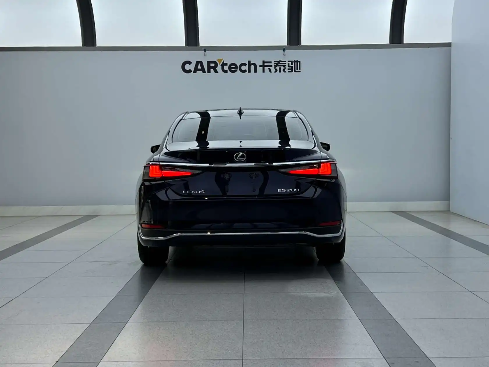 Lexus ES 200, 2024 3