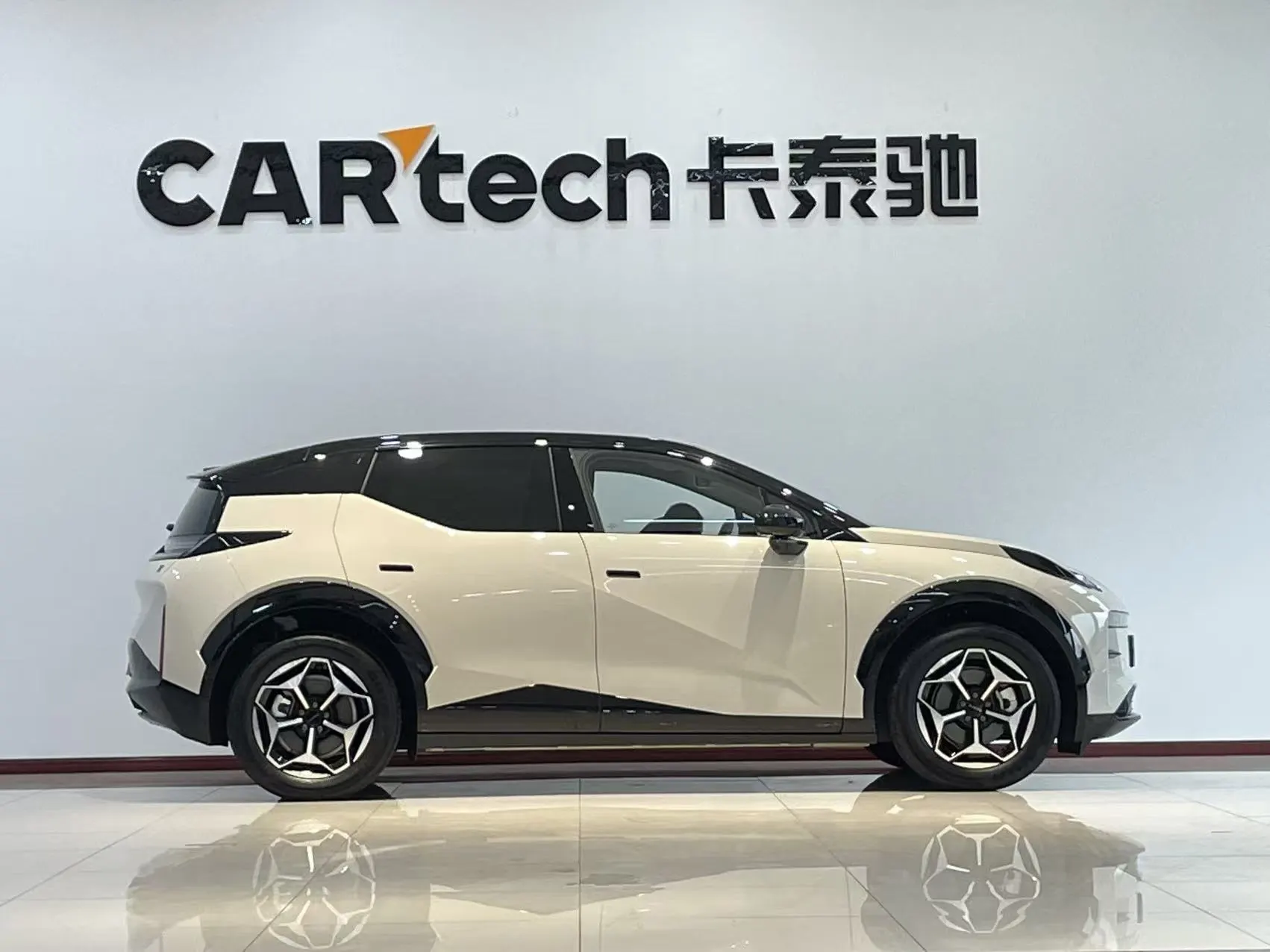 Zeekr X, 2024 4