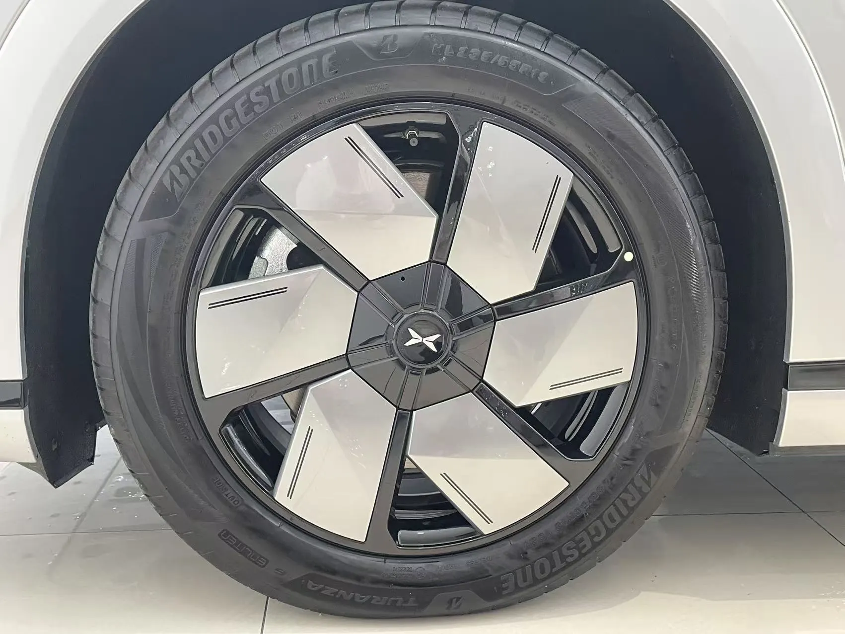 Xpeng X9, 2026 10