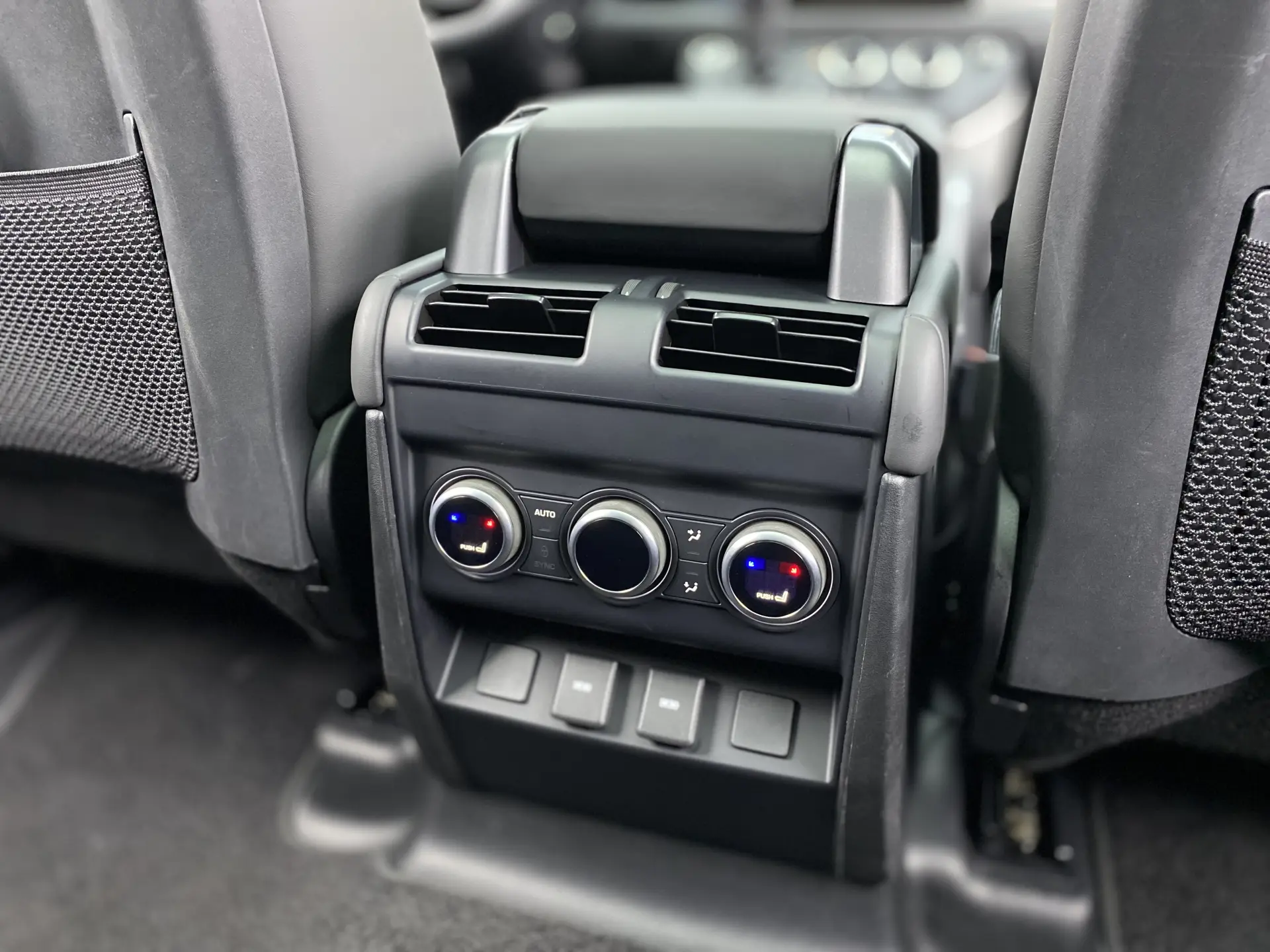 Land Rover Defender, 2024 23