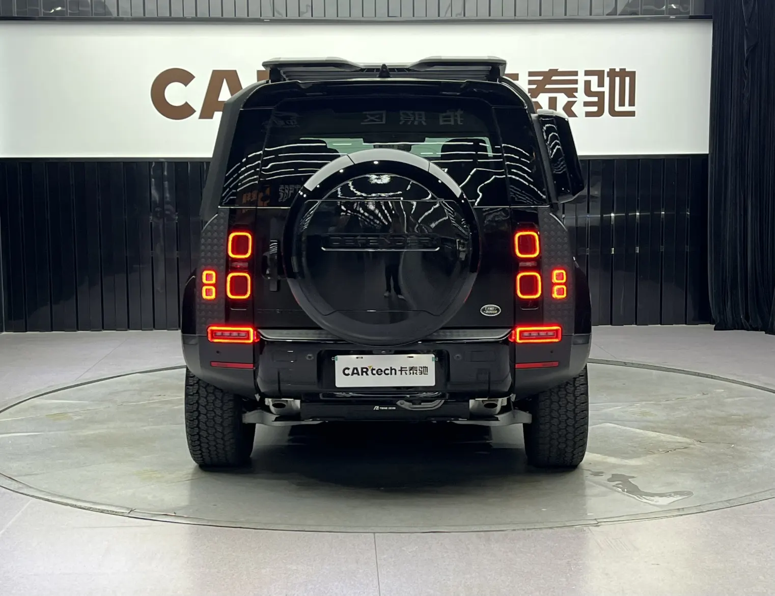 Land Rover Defender, 2024 6