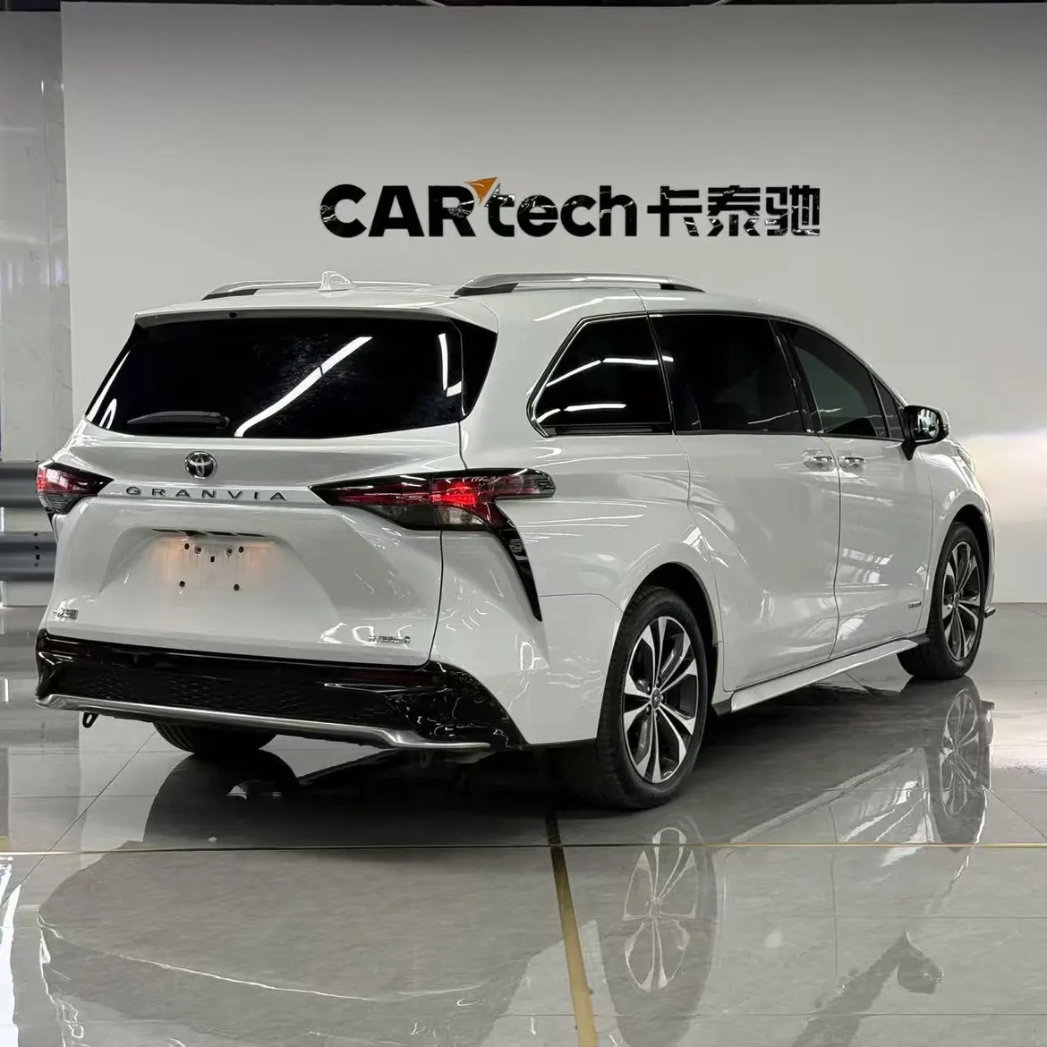 Toyota Granvia, 2023 все фото