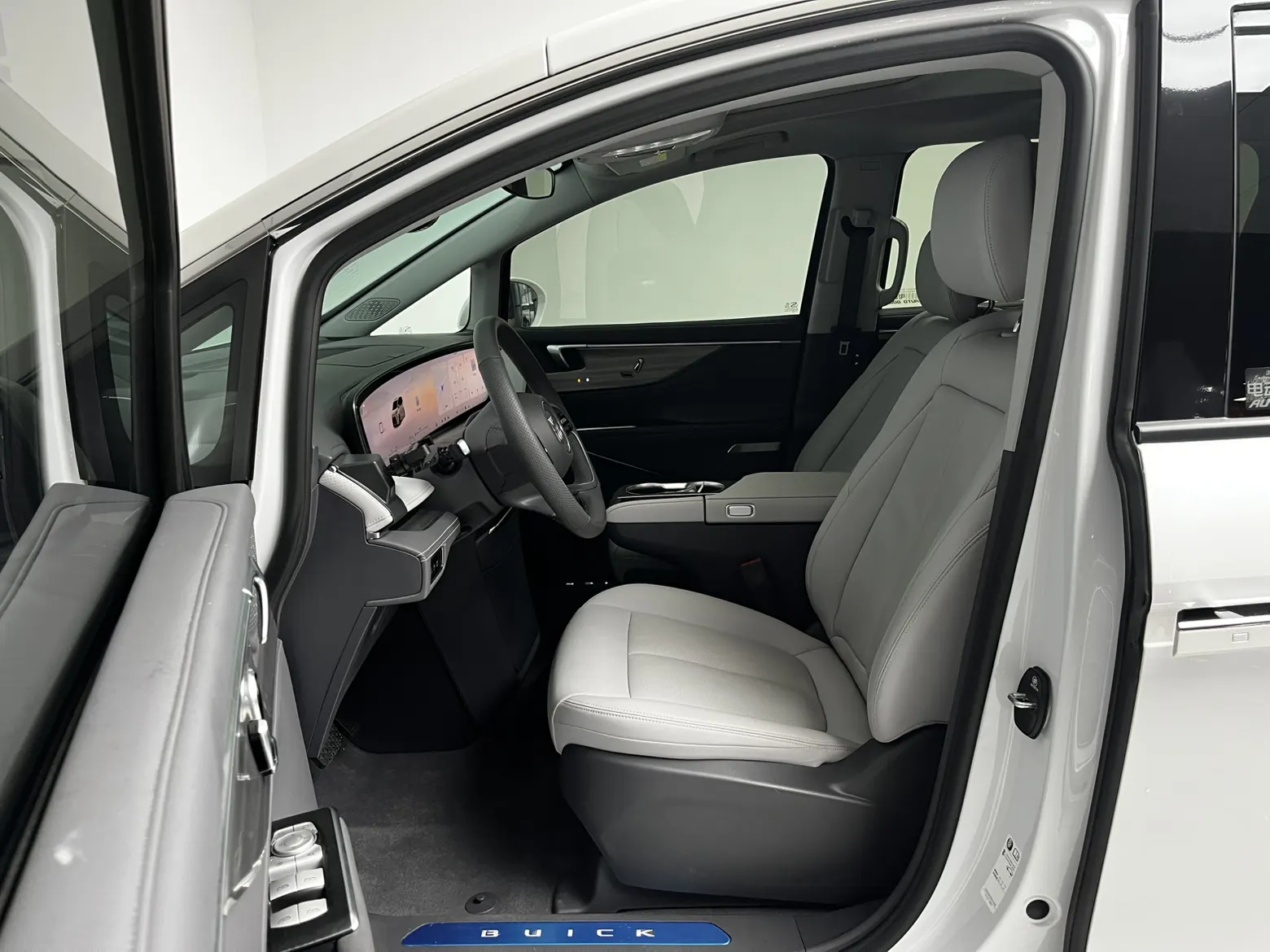 Buick GL8, 2025 12