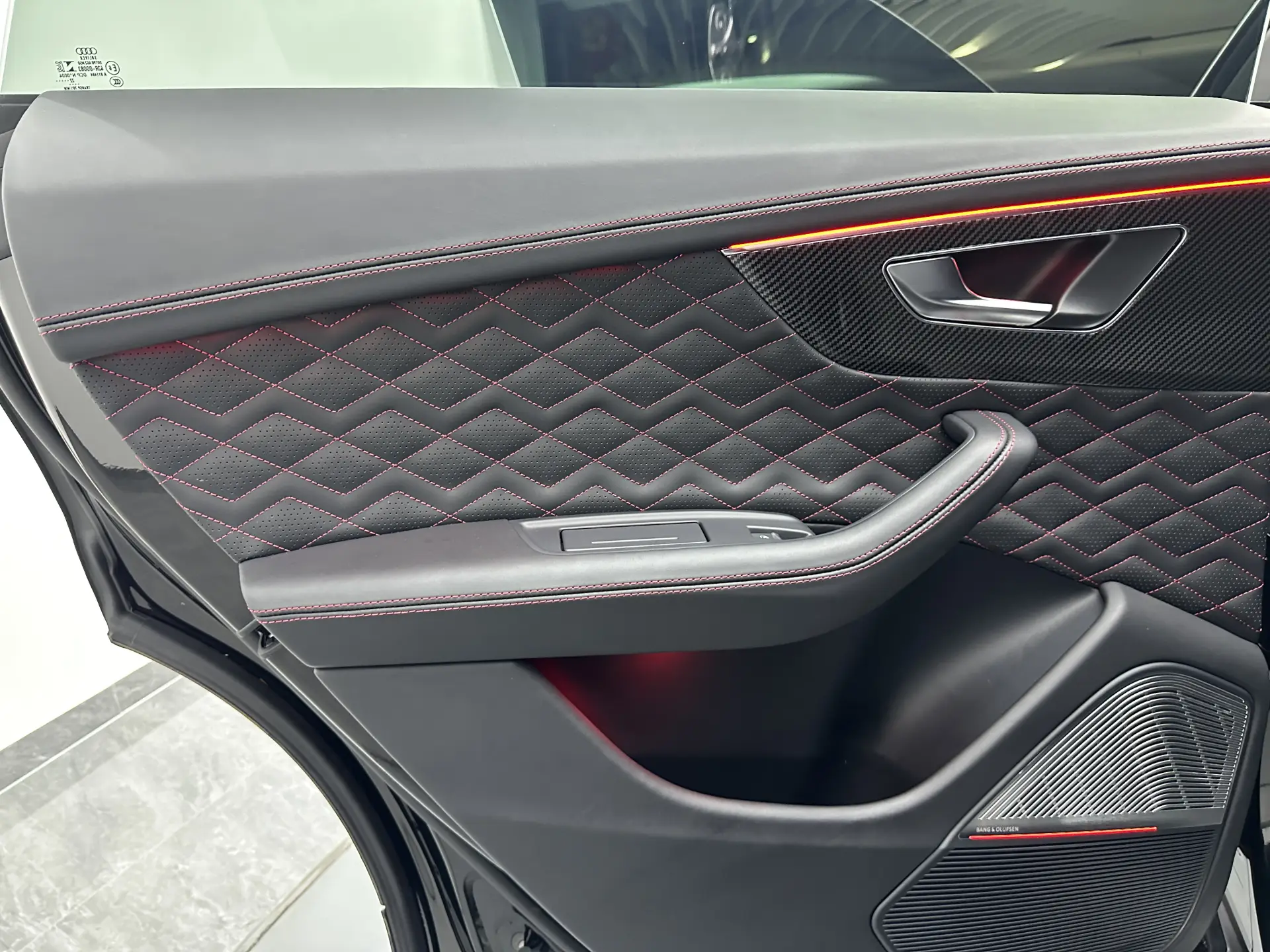 Audi Q8, 2025 34