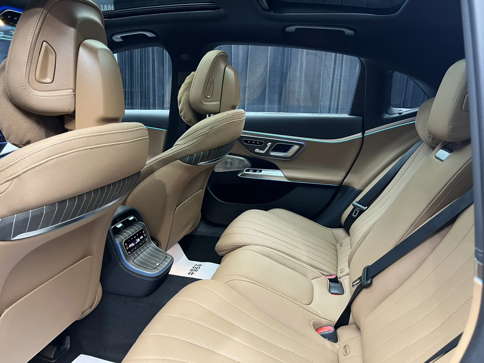 Mercedes-Benz E 300 L, 2024 19