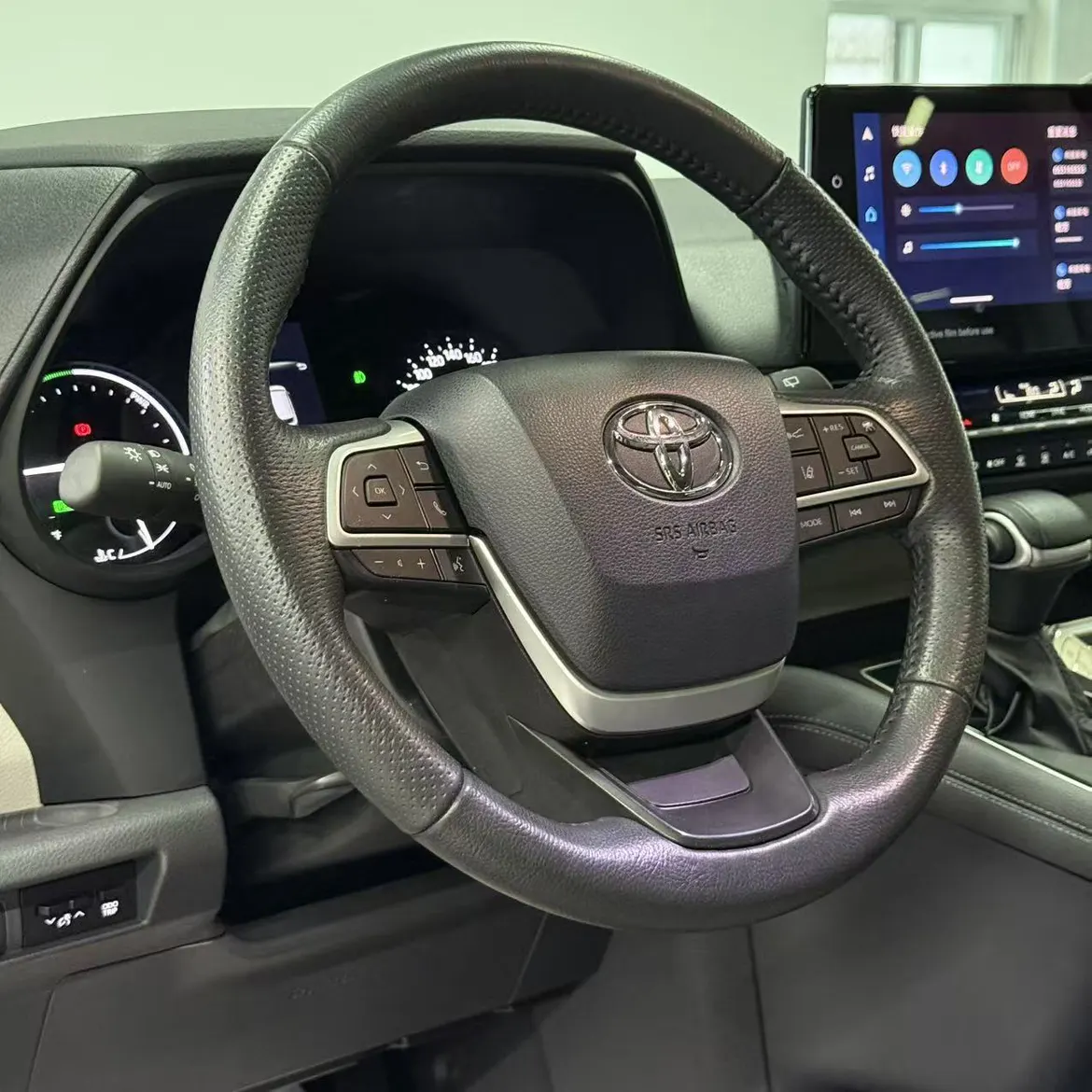 Toyota Granvia, 2023 11