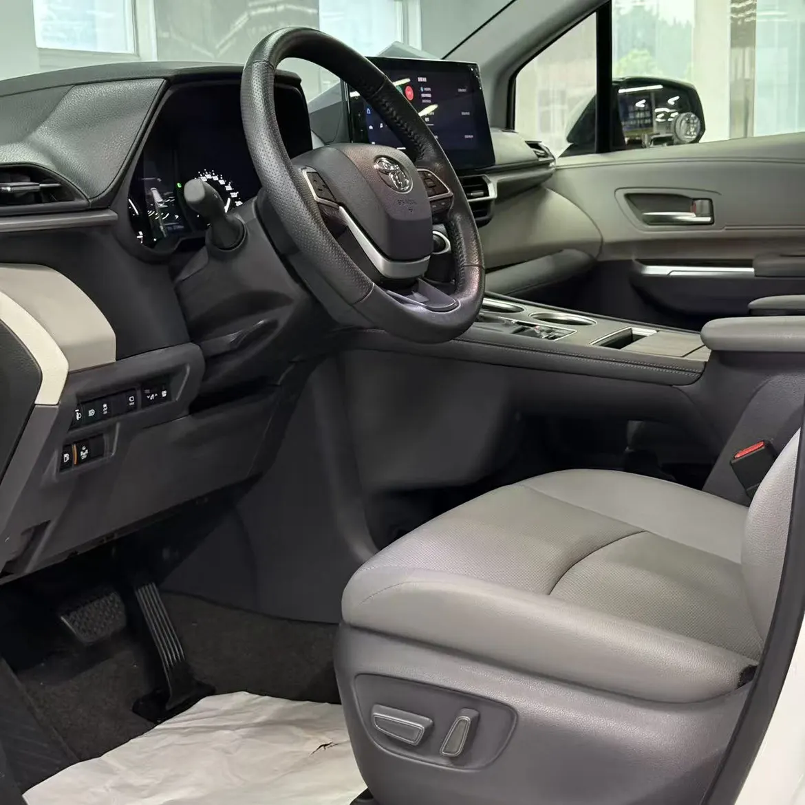 Toyota Granvia, 2023 13