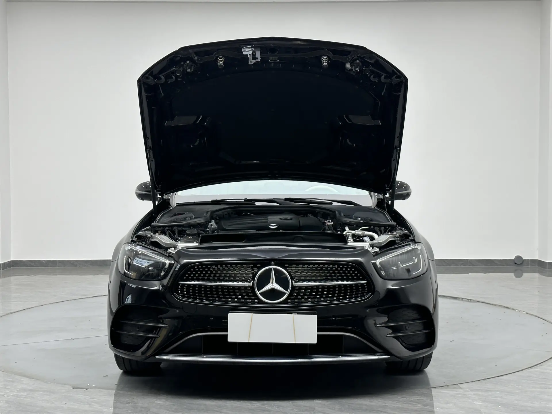 Mercedes-Benz E 300 L, 2022 39