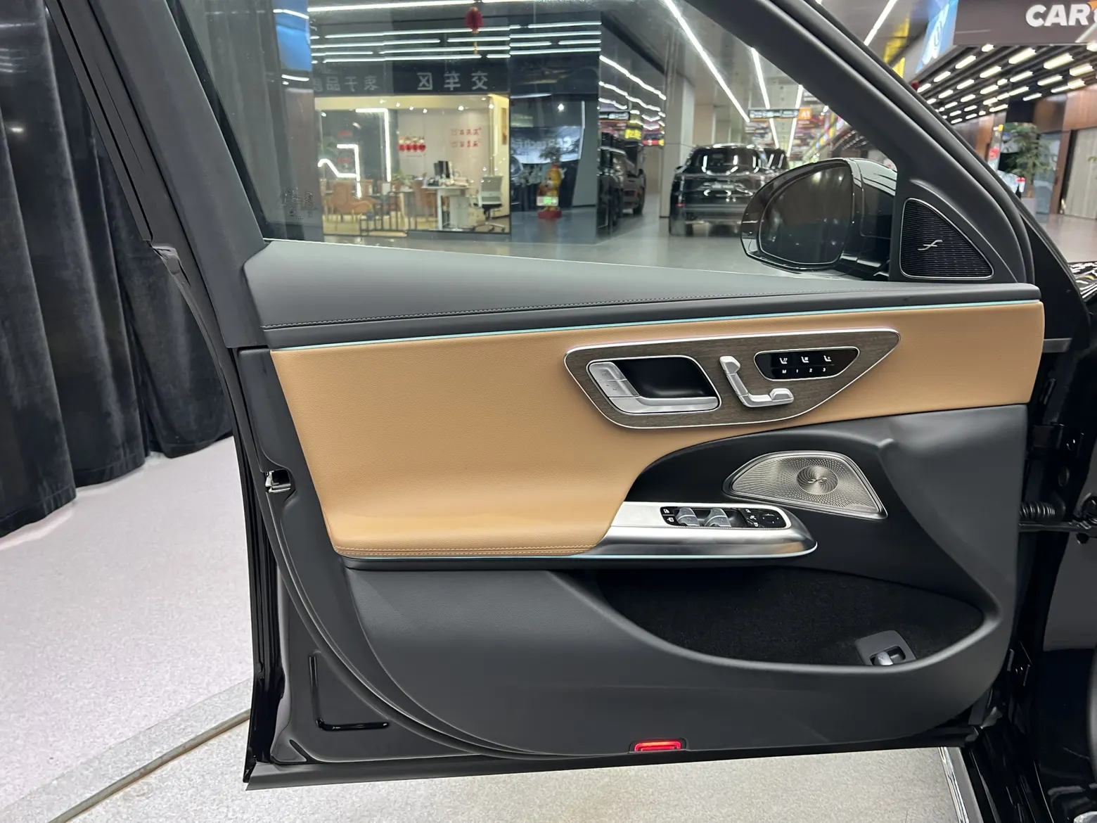 Mercedes-Benz E 300 L, 2024 16