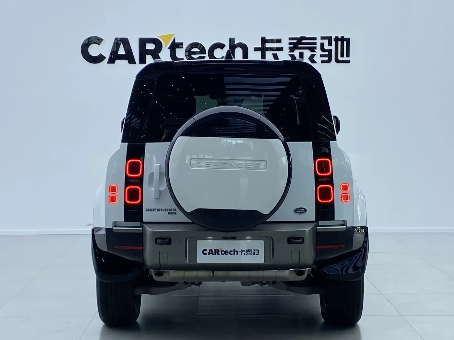 Land Rover Defender, 2024 4